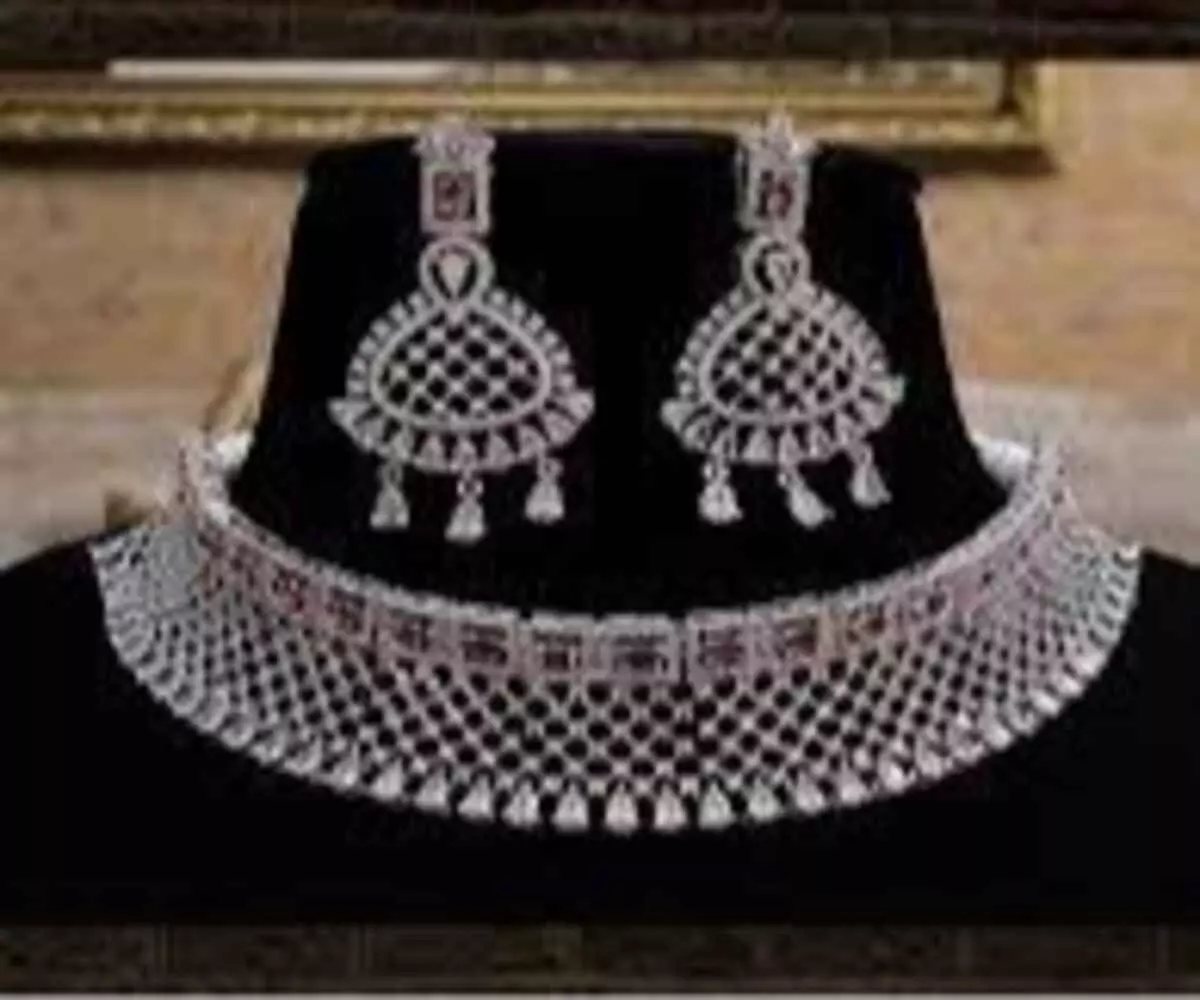 चांदी की कीमतों में जोरदार उछाल- ₹2.5 लाख के पार पहुंची एक किलो चांदी चांदी की कीमतों में जोरदार उछाल- ₹2.5 लाख के पार पहुंची एक किलो चांदी