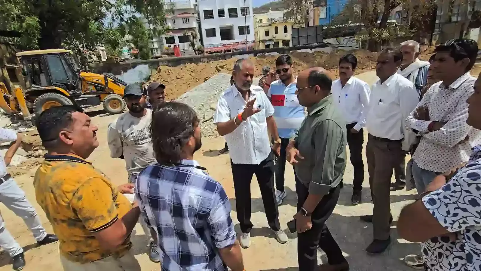 राजसमंद में पुरानी कलेक्ट्रेट के पास स्थित खाली सार्वजनिक मैदान जहां निर्माण कार्य रोकने के लिए भाजपा कार्यकर्ता एकत्रित हुए हैं। राजसमंद में पुरानी कलेक्ट्रेट के पास स्थित खाली सार्वजनिक मैदान जहां निर्माण कार्य रोकने के लिए भाजपा कार्यकर्ता एकत्रित हुए हैं।