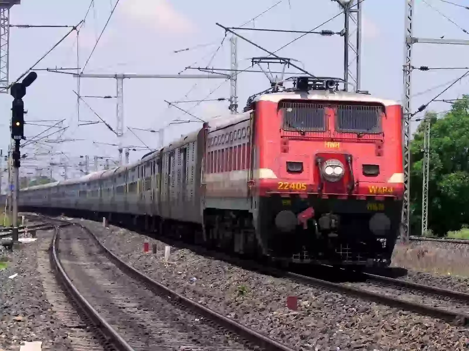 असारवा रेलवे स्टेशन के प्लेटफॉर्म पर खड़ी ट्रेन संख्या 19821 असारवा-कोटा एक्सप्रेस का दृश्य। असारवा रेलवे स्टेशन के प्लेटफॉर्म पर खड़ी ट्रेन संख्या 19821 असारवा-कोटा एक्सप्रेस का दृश्य।