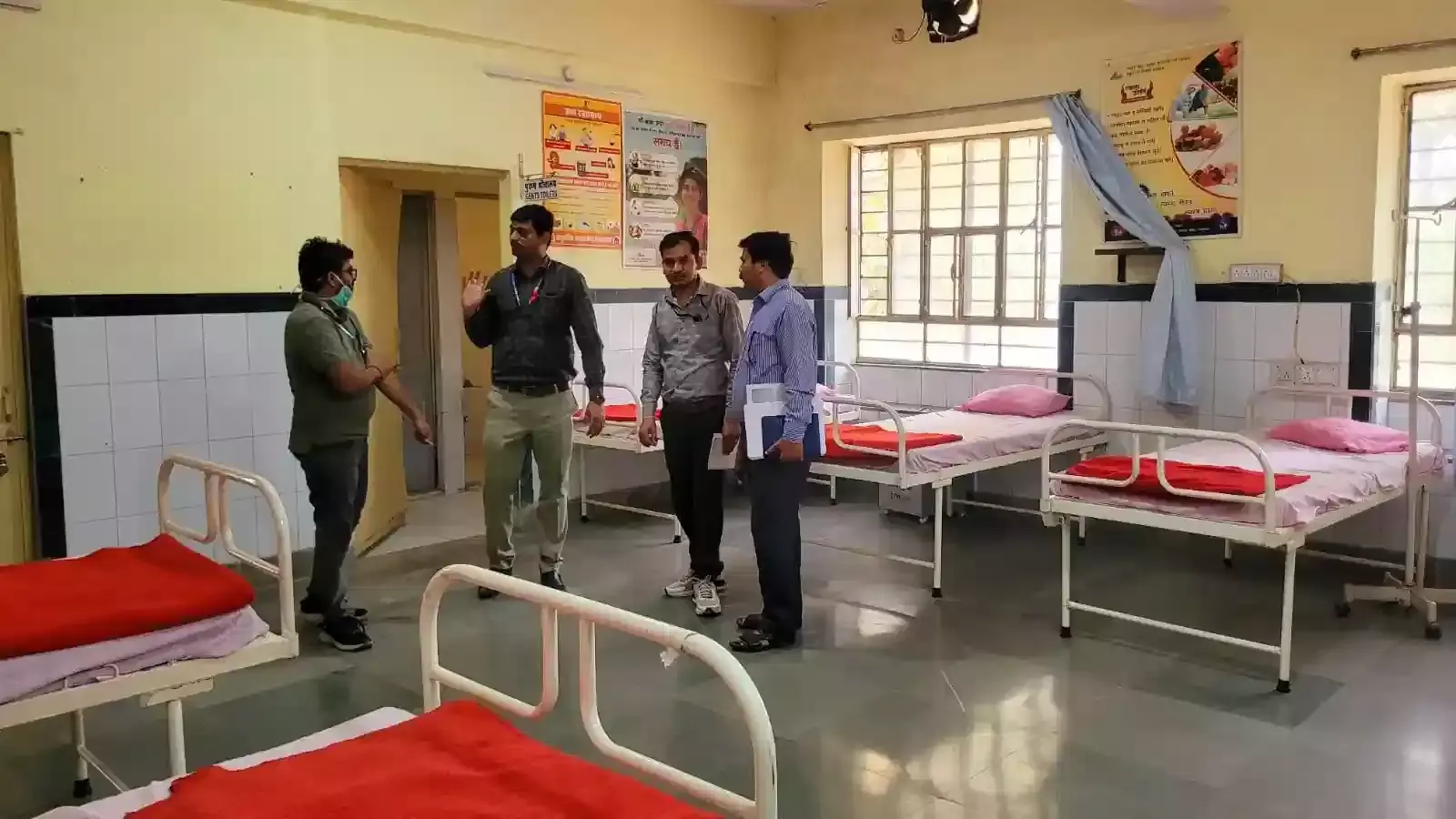 सामुदायिक स्वास्थ्य केन्द्र भोपालसागर में चिकित्सा अधिकारियों की बैठक और मलेरिया क्रैश कार्यक्रम का निरीक्षण करते डिप्टी सीएमएचओ। सामुदायिक स्वास्थ्य केन्द्र भोपालसागर में चिकित्सा अधिकारियों की बैठक और मलेरिया क्रैश कार्यक्रम का निरीक्षण करते डिप्टी सीएमएचओ।