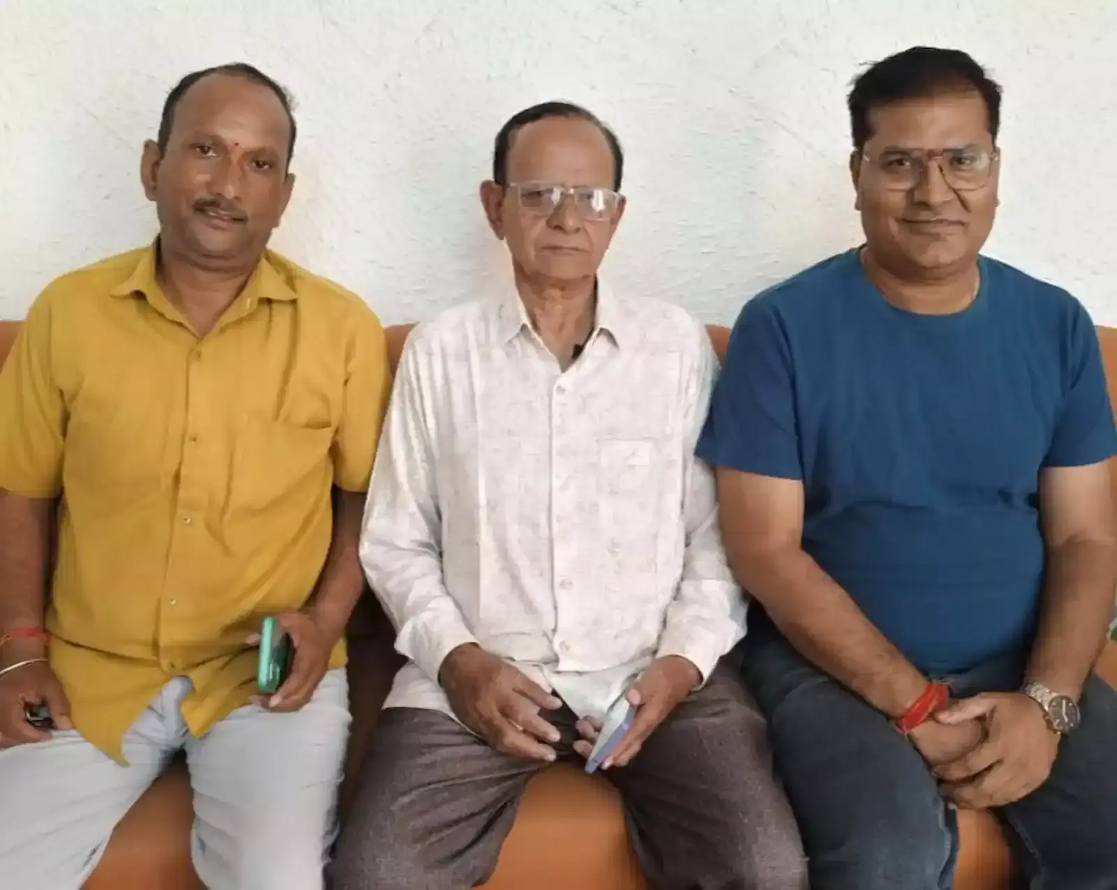 बारां में फूड एसोसिएशन की बैठक के दौरान उपस्थित पदाधिकारी और सदस्य हनुमान जन्मोत्सव पदयात्रा की व्यवस्थाओं पर चर्चा करते हुए। बारां में फूड एसोसिएशन की बैठक के दौरान उपस्थित पदाधिकारी और सदस्य हनुमान जन्मोत्सव पदयात्रा की व्यवस्थाओं पर चर्चा करते हुए।