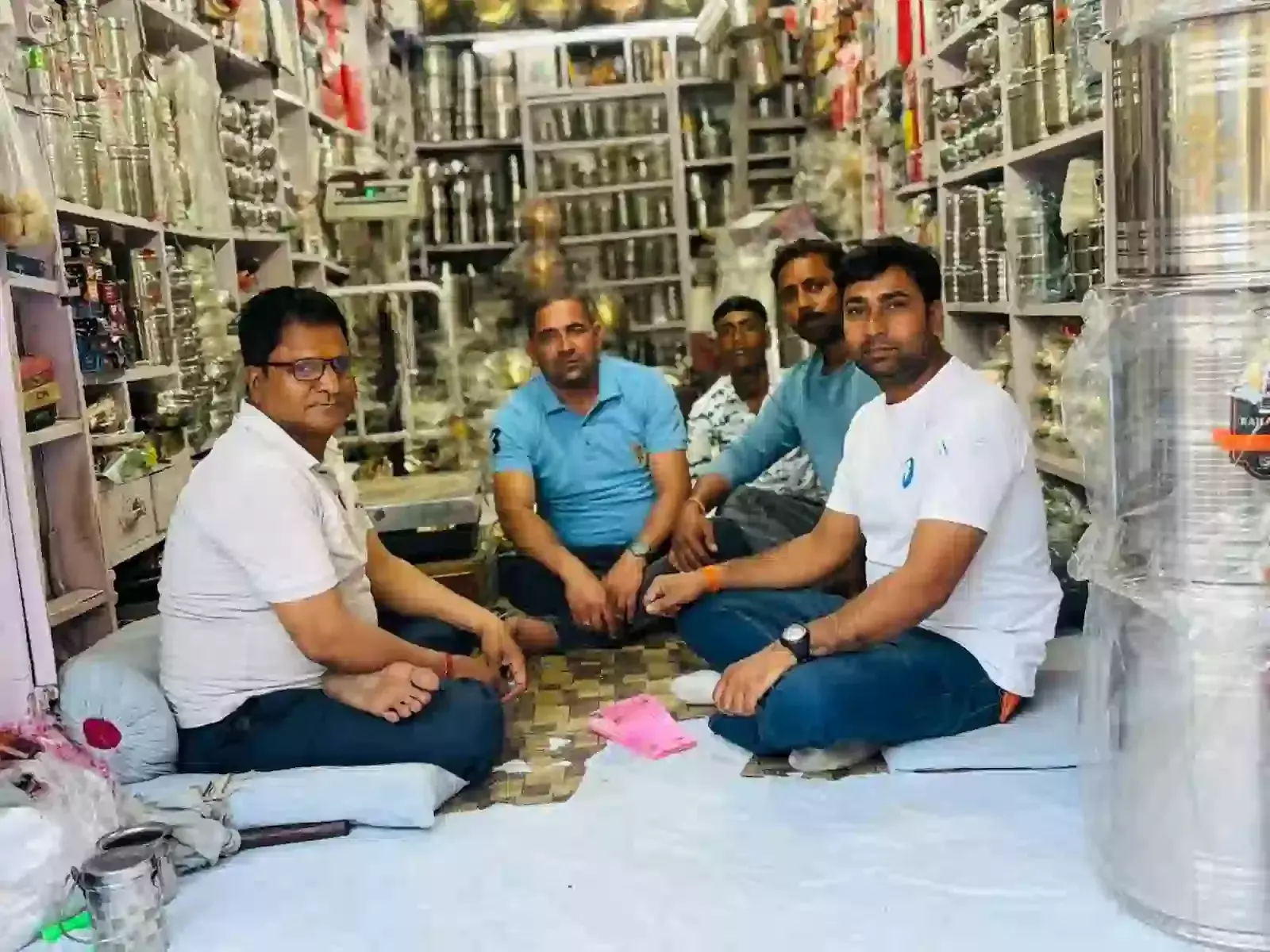 कुम्हेर में हनुमान जन्मोत्सव शोभायात्रा की तैयारी बैठक में चर्चा करते विश्व हिंदू परिषद और बजरंग दल के पदाधिकारी। कुम्हेर में हनुमान जन्मोत्सव शोभायात्रा की तैयारी बैठक में चर्चा करते विश्व हिंदू परिषद और बजरंग दल के पदाधिकारी।