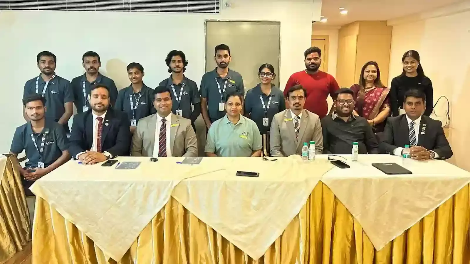 कोटा में जेसीआई राइट एड्स कॉर्पोरेट चैप्टर के उद्घाटन समारोह के दौरान मंचासीन मुख्य अतिथि और पदाधिकारी। कोटा में जेसीआई राइट एड्स कॉर्पोरेट चैप्टर के उद्घाटन समारोह के दौरान मंचासीन मुख्य अतिथि और पदाधिकारी।