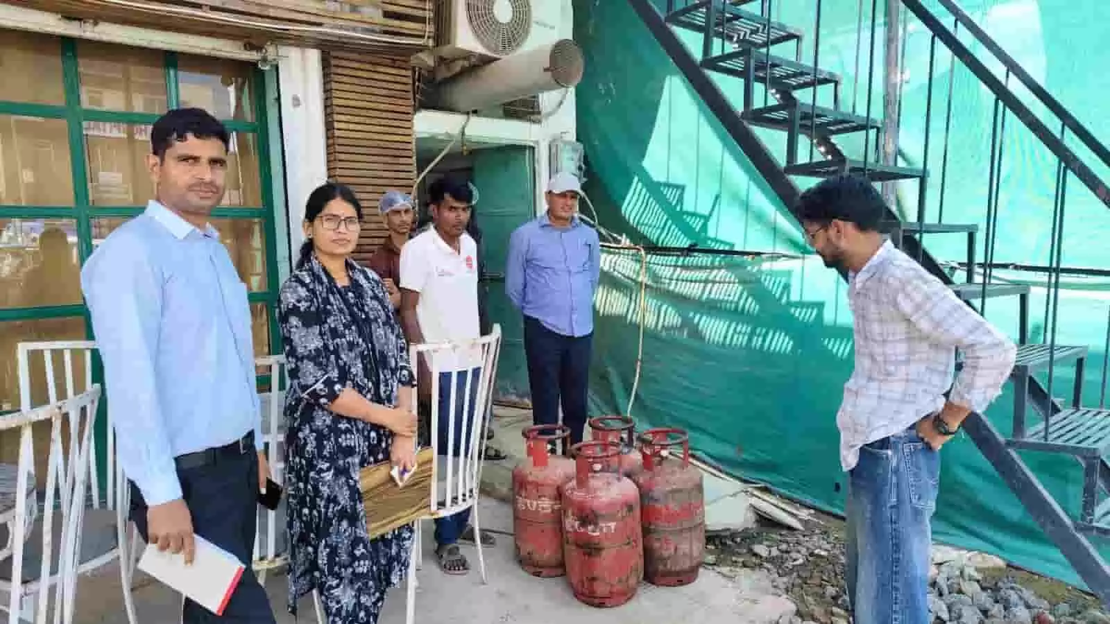 सवाई माधोपुर: एलपीजी गैस सिलेंडर बुकिंग के नए नियम लागू, रसद विभाग की छापेमारी सवाई माधोपुर: एलपीजी गैस सिलेंडर बुकिंग के नए नियम लागू, रसद विभाग की छापेमारी