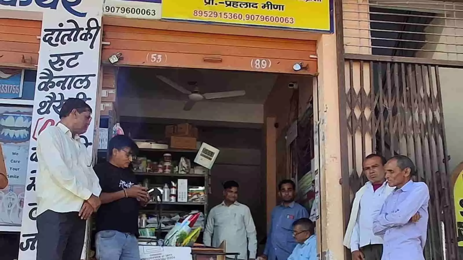 सवाई माधोपुर: संयुक्त निदेशक ने किया उर्वरक वितरण का निरीक्षण, दिए सख्त निर्देश सवाई माधोपुर: संयुक्त निदेशक ने किया उर्वरक वितरण का निरीक्षण, दिए सख्त निर्देश