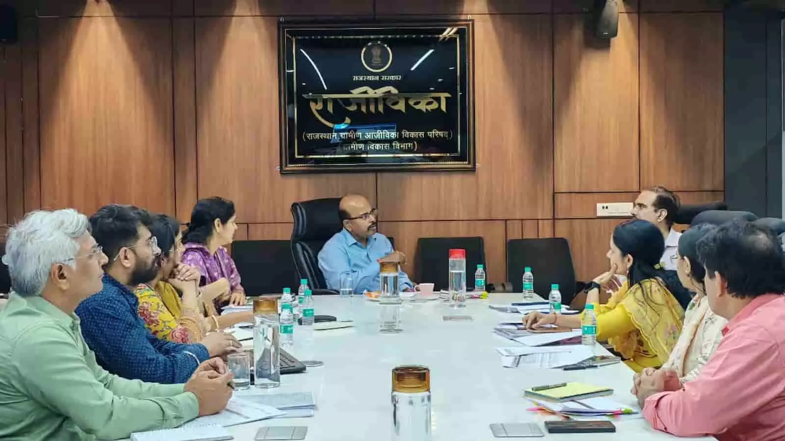 जयपुर: शासन सचिव कृष्ण कुणाल ने ग्रामीण विकास योजनाओं की समीक्षा की जयपुर: शासन सचिव कृष्ण कुणाल ने ग्रामीण विकास योजनाओं की समीक्षा की