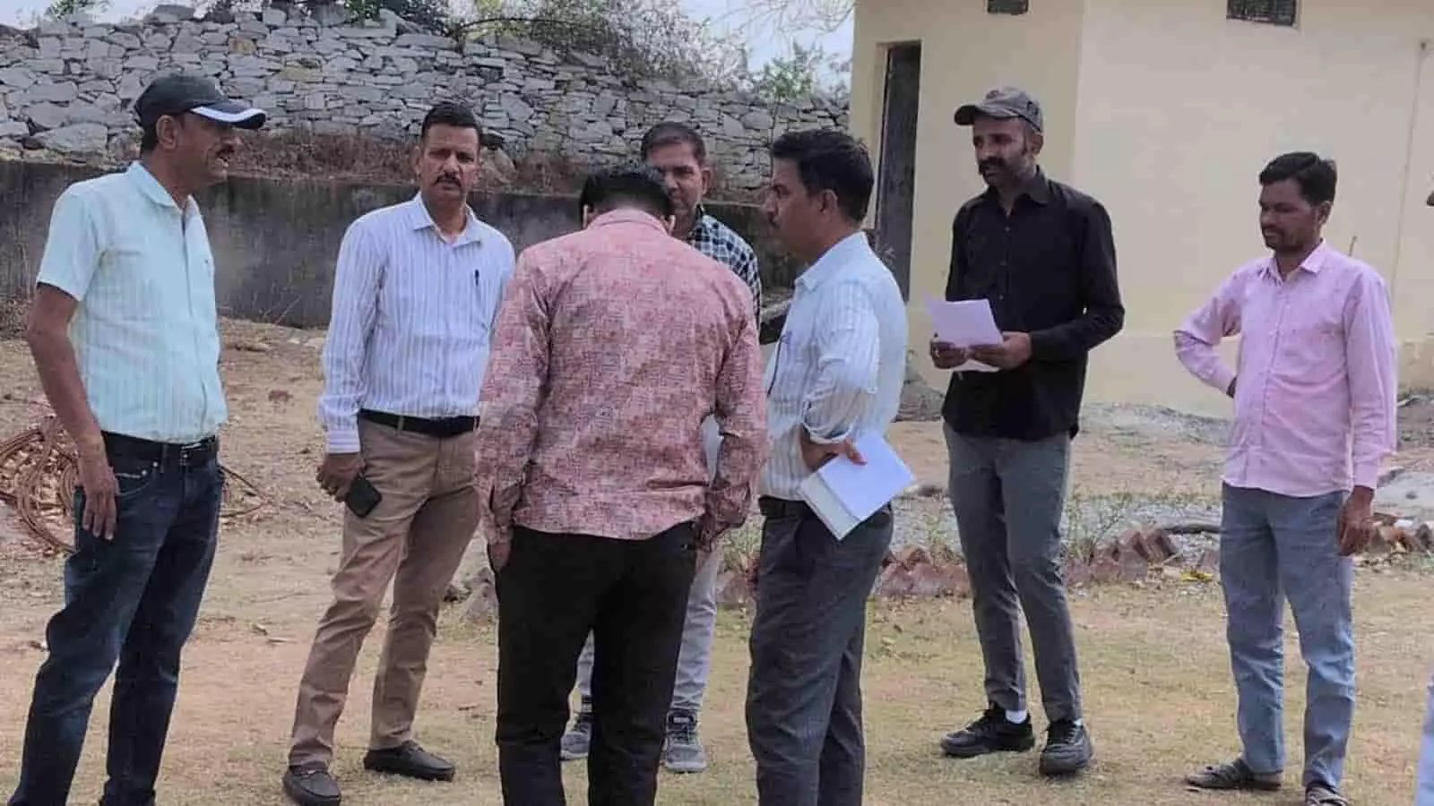 आमेट में ग्रामीण स्वच्छता अभियान: अधिकारियों ने किया औचक निरीक्षण, दुकानदारों पर लगेगा जुर्माना आमेट में ग्रामीण स्वच्छता अभियान: अधिकारियों ने किया औचक निरीक्षण, दुकानदारों पर लगेगा जुर्माना