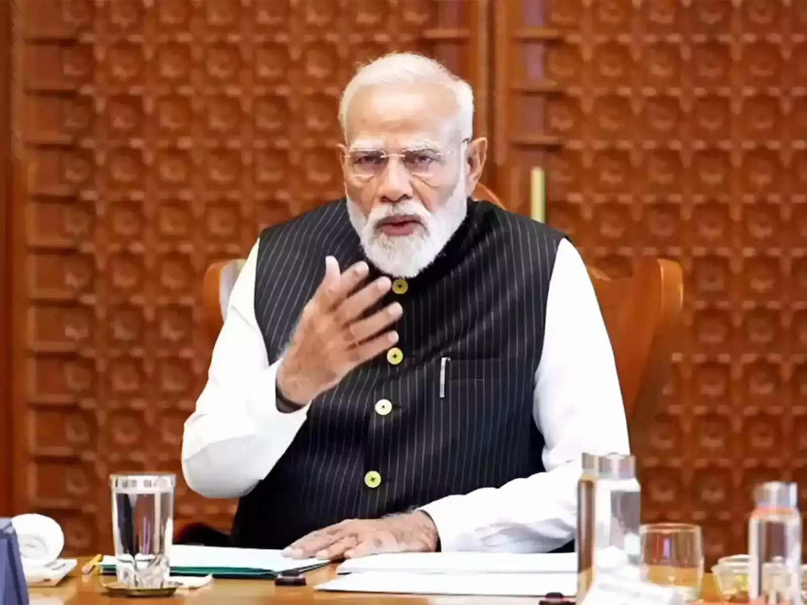 नई दिल्ली में डिजिटल पोर्टल के माध्यम से जनगणना 2027 के लिए अपने घर का विवरण दर्ज करते हुए प्रधानमंत्री नरेंद्र मोदी। नई दिल्ली में डिजिटल पोर्टल के माध्यम से जनगणना 2027 के लिए अपने घर का विवरण दर्ज करते हुए प्रधानमंत्री नरेंद्र मोदी।
