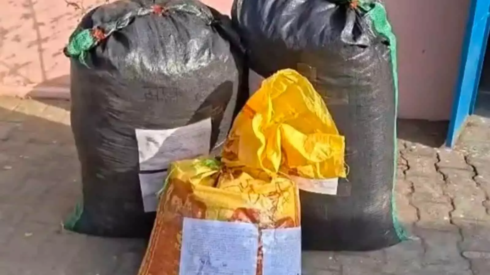 भीलवाड़ा: कोटड़ी में 45 किलो डोडा-चूरा बरामद, 2 तस्कर गिरफ्तार भीलवाड़ा: कोटड़ी में 45 किलो डोडा-चूरा बरामद, 2 तस्कर गिरफ्तार