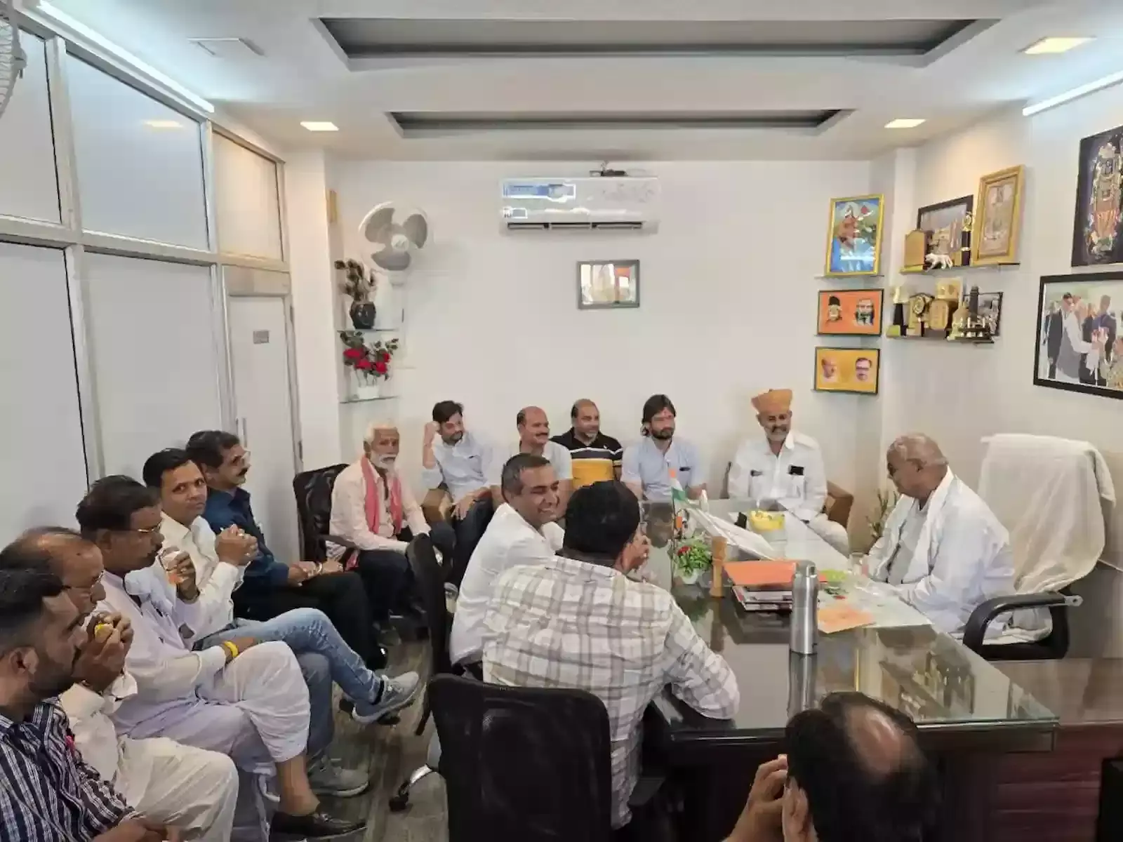 राजसमंद में शिक्षा मंत्री मदन दिलावर का स्वागत करते हुए भाजपा के स्थानीय पदाधिकारी और कार्यकर्ता। राजसमंद में शिक्षा मंत्री मदन दिलावर का स्वागत करते हुए भाजपा के स्थानीय पदाधिकारी और कार्यकर्ता।