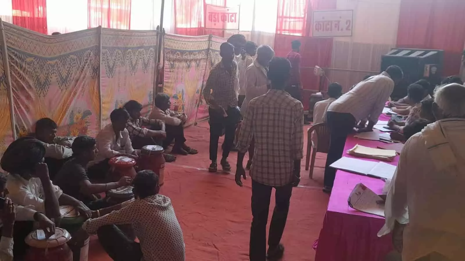 चित्तौड़गढ़: अफीम तौल के पांचवें दिन 632 किसानों की उपज का हुआ संग्रहण चित्तौड़गढ़: अफीम तौल के पांचवें दिन 632 किसानों की उपज का हुआ संग्रहण