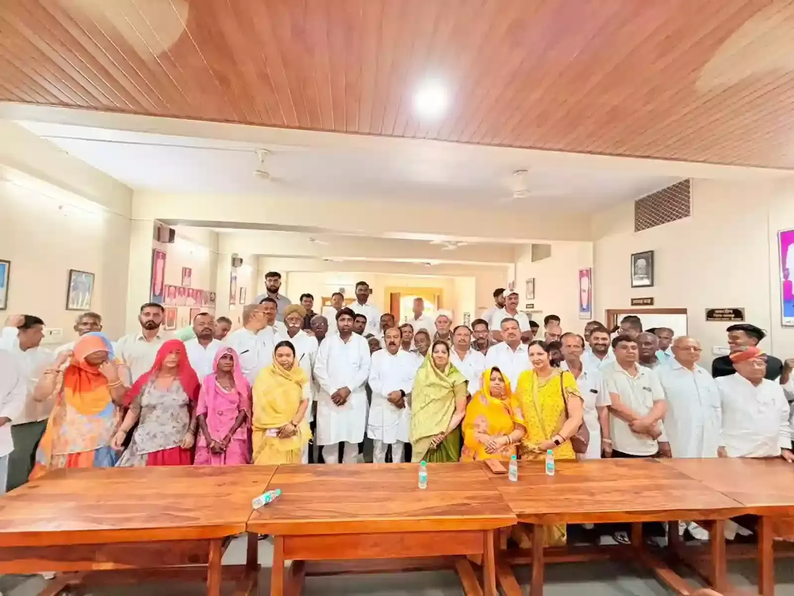 जैसलमेर में जिलाध्यक्ष अमरदीन फकीर की अध्यक्षता में आयोजित कांग्रेस कार्यकर्ताओं की जिला स्तरीय बैठक। जैसलमेर में जिलाध्यक्ष अमरदीन फकीर की अध्यक्षता में आयोजित कांग्रेस कार्यकर्ताओं की जिला स्तरीय बैठक।