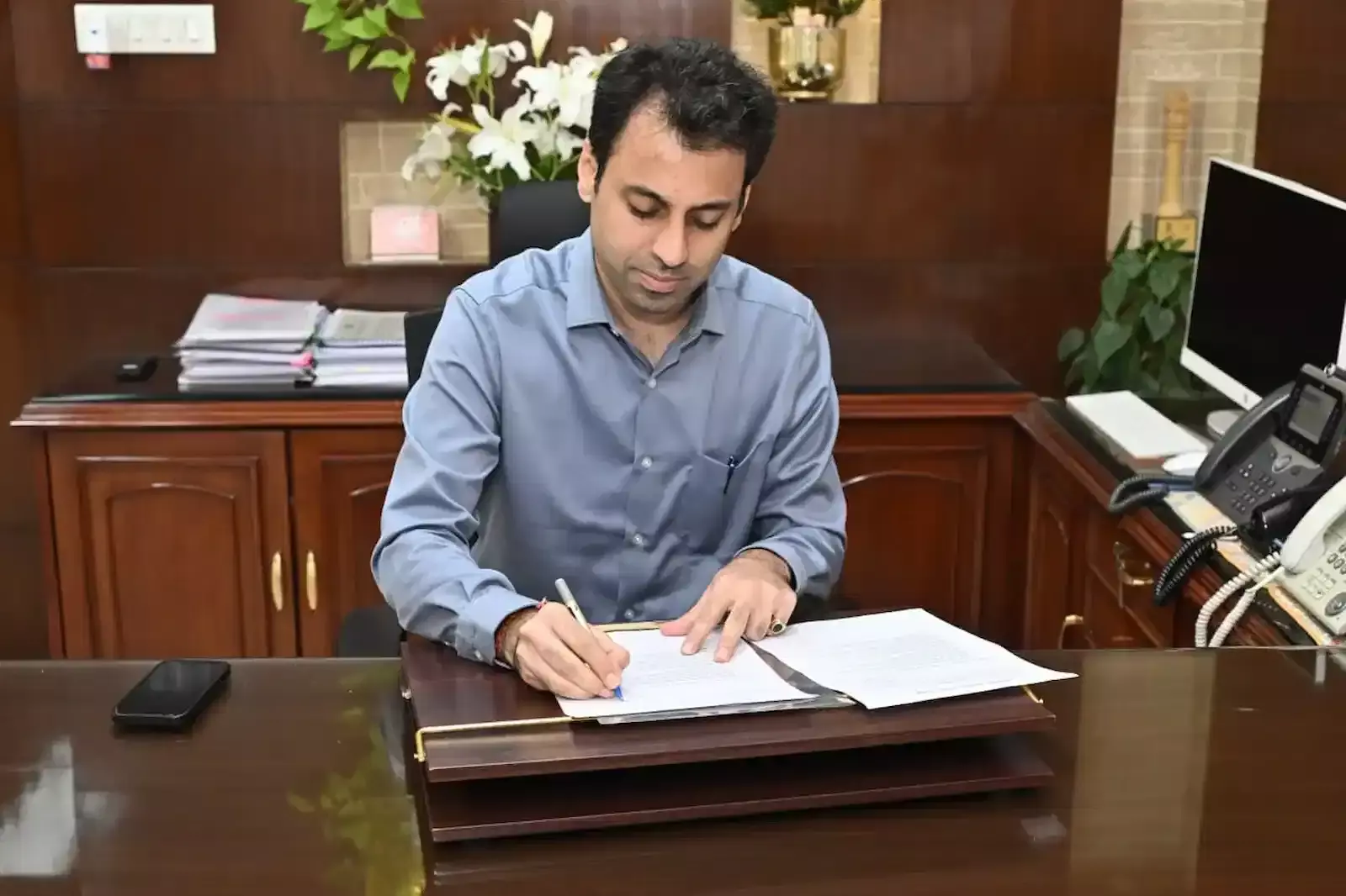 जयपुर में राजस्थान आवासन मंडल मुख्यालय पर नए आयुक्त अरविंद पोसवाल पदभार ग्रहण करते हुए। जयपुर में राजस्थान आवासन मंडल मुख्यालय पर नए आयुक्त अरविंद पोसवाल पदभार ग्रहण करते हुए।