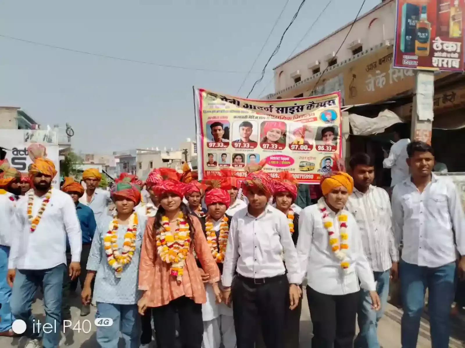 सैनी आदर्श साइंस कैंपस के मेधावी विद्यार्थी भुसावर में सम्मान समारोह के दौरान मेडल और साफा पहने हुए। सैनी आदर्श साइंस कैंपस के मेधावी विद्यार्थी भुसावर में सम्मान समारोह के दौरान मेडल और साफा पहने हुए।