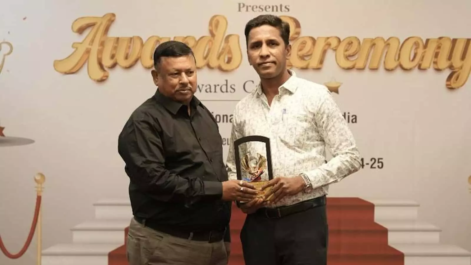 तनीश एडवरटाइजिंग के विशाल सावंत को सर्वश्रेष्ठ विज्ञापन एजेंसी का पुरस्कार तनीश एडवरटाइजिंग के विशाल सावंत को सर्वश्रेष्ठ विज्ञापन एजेंसी का पुरस्कार
