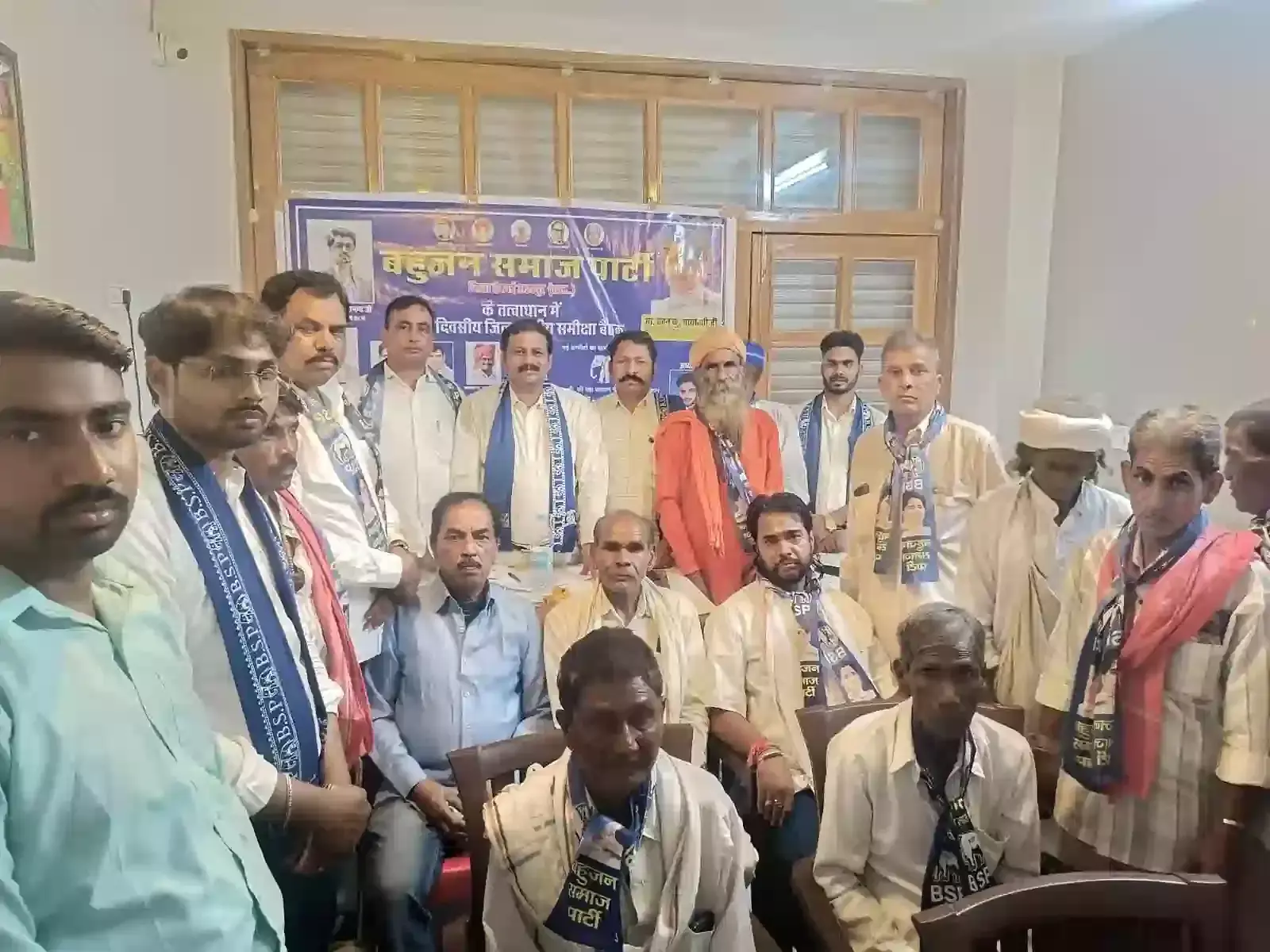 उदयपुर के देबारी में आयोजित बहुजन समाज पार्टी की बैठक में चर्चा करते वरिष्ठ पदाधिकारी और कार्यकर्ता। उदयपुर के देबारी में आयोजित बहुजन समाज पार्टी की बैठक में चर्चा करते वरिष्ठ पदाधिकारी और कार्यकर्ता।