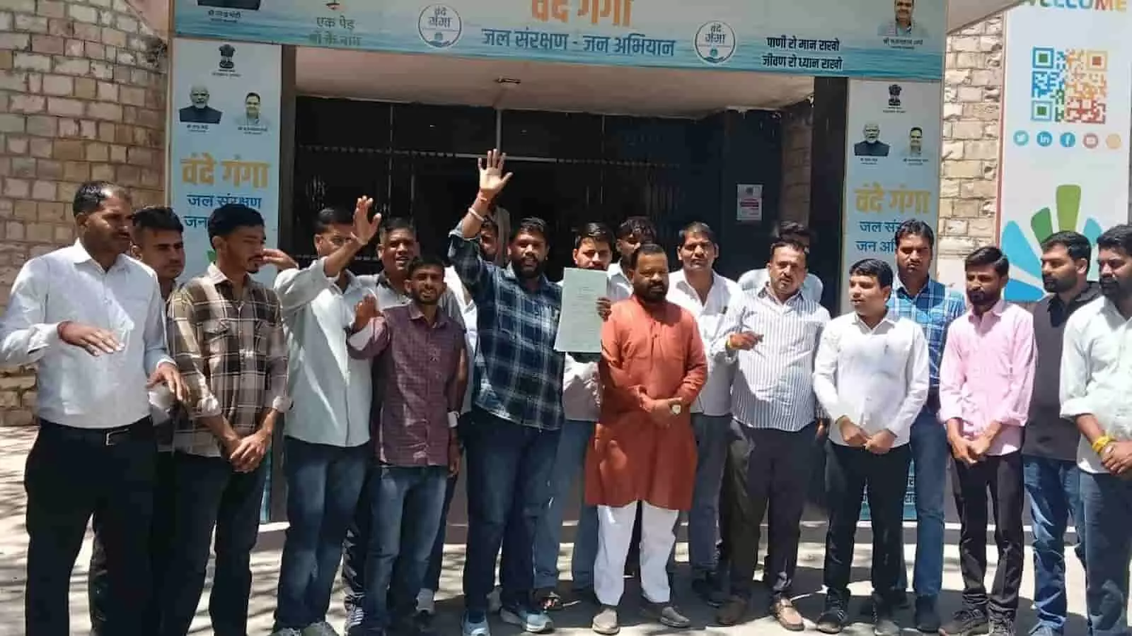 चित्तौड़गढ़: चारागाह भूमि पर अतिक्रमण के खिलाफ ग्रामीणों का कलेक्ट्रेट पर प्रदर्शन चित्तौड़गढ़: चारागाह भूमि पर अतिक्रमण के खिलाफ ग्रामीणों का कलेक्ट्रेट पर प्रदर्शन