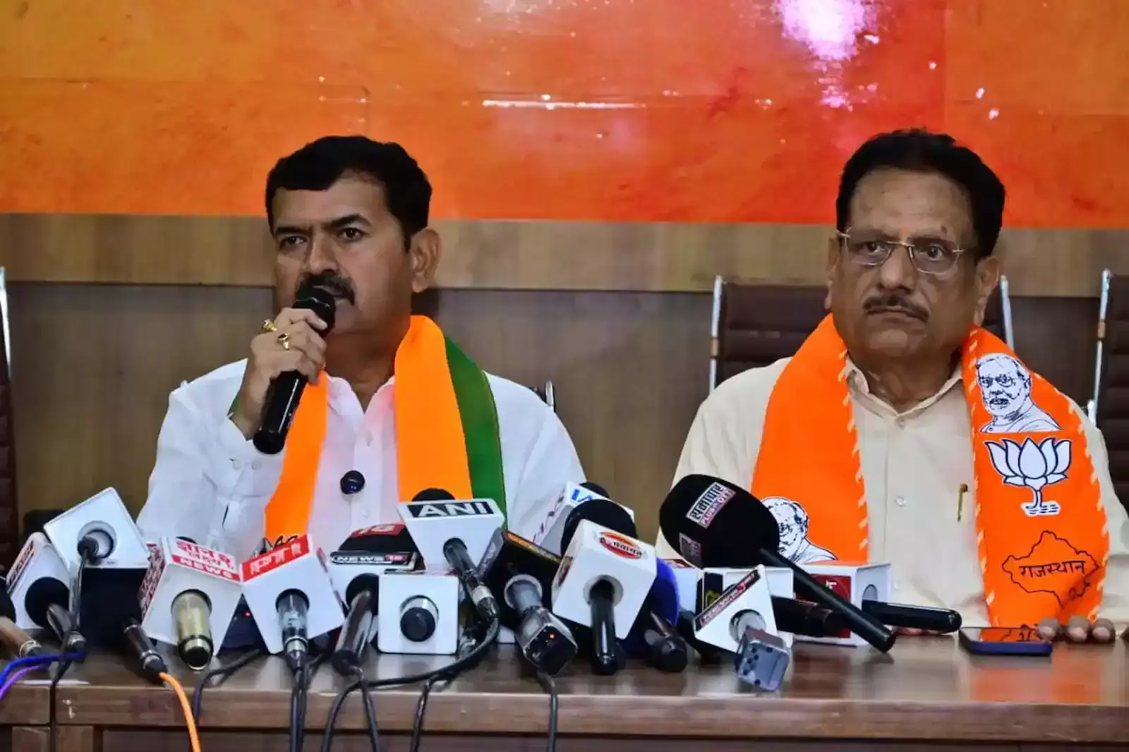 भाजपा प्रदेश कार्यालय जयपुर में स्थापना दिवस कार्यक्रमों की जानकारी देते प्रदेश महामंत्री श्रवण सिंह बगड़ी। भाजपा प्रदेश कार्यालय जयपुर में स्थापना दिवस कार्यक्रमों की जानकारी देते प्रदेश महामंत्री श्रवण सिंह बगड़ी।