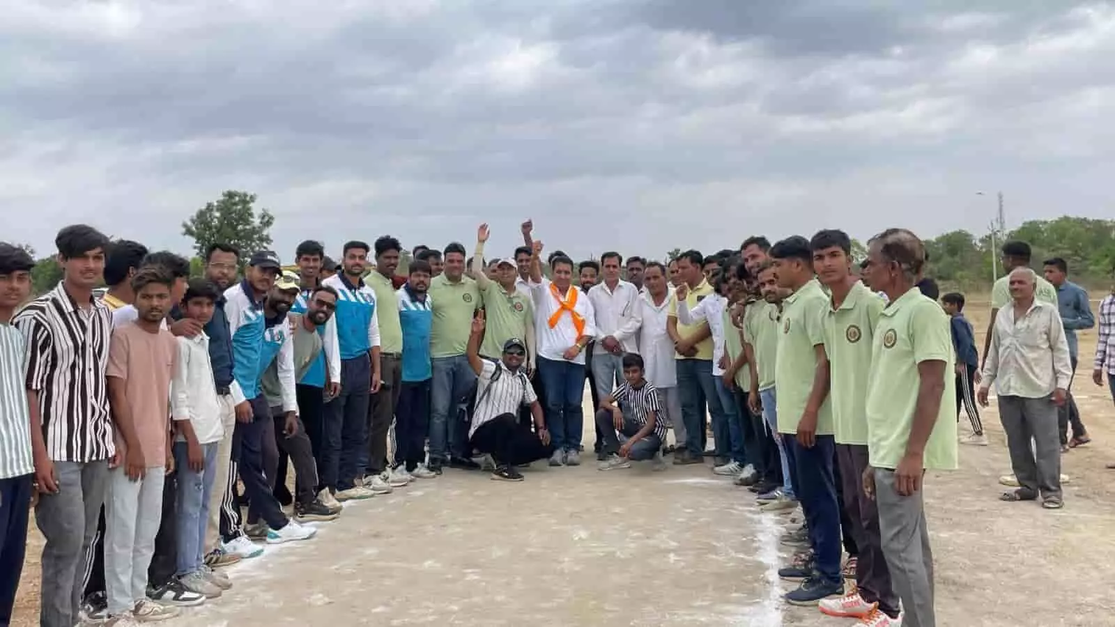 निम्बाहेड़ा: पूर्व जिला प्रमुख भूपेंद्र सिंह बड़ौली ने किया रेगर समाज क्रिकेट प्रतियोगिता का शुभारंभ निम्बाहेड़ा: पूर्व जिला प्रमुख भूपेंद्र सिंह बड़ौली ने किया रेगर समाज क्रिकेट प्रतियोगिता का शुभारंभ