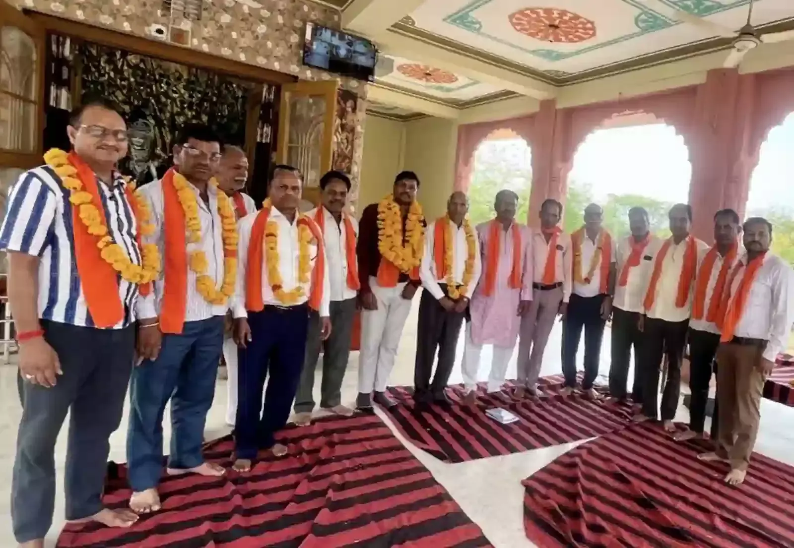 सीताबाड़ी केलवाड़ा के शिव मंदिर में अखिल भारतीय ग्राहक पंचायत की बैठक में शामिल होते पदाधिकारी और कार्यकर्ता। सीताबाड़ी केलवाड़ा के शिव मंदिर में अखिल भारतीय ग्राहक पंचायत की बैठक में शामिल होते पदाधिकारी और कार्यकर्ता।