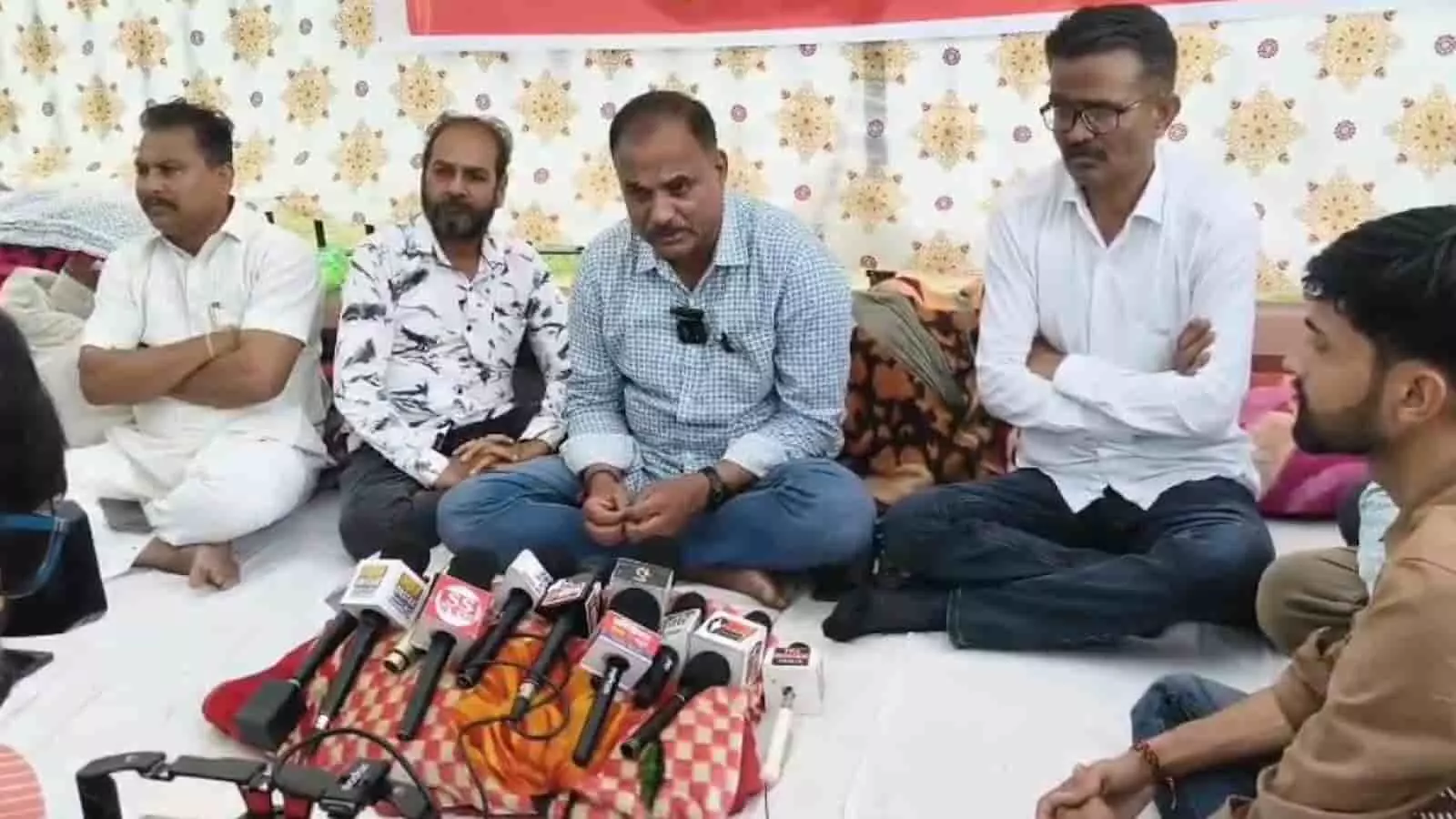 जैसलमेर प्रशासनिक निरंकुशता: जयपुर में पत्रकारों का धरना 7वें दिन भी जारी जैसलमेर प्रशासनिक निरंकुशता: जयपुर में पत्रकारों का धरना 7वें दिन भी जारी