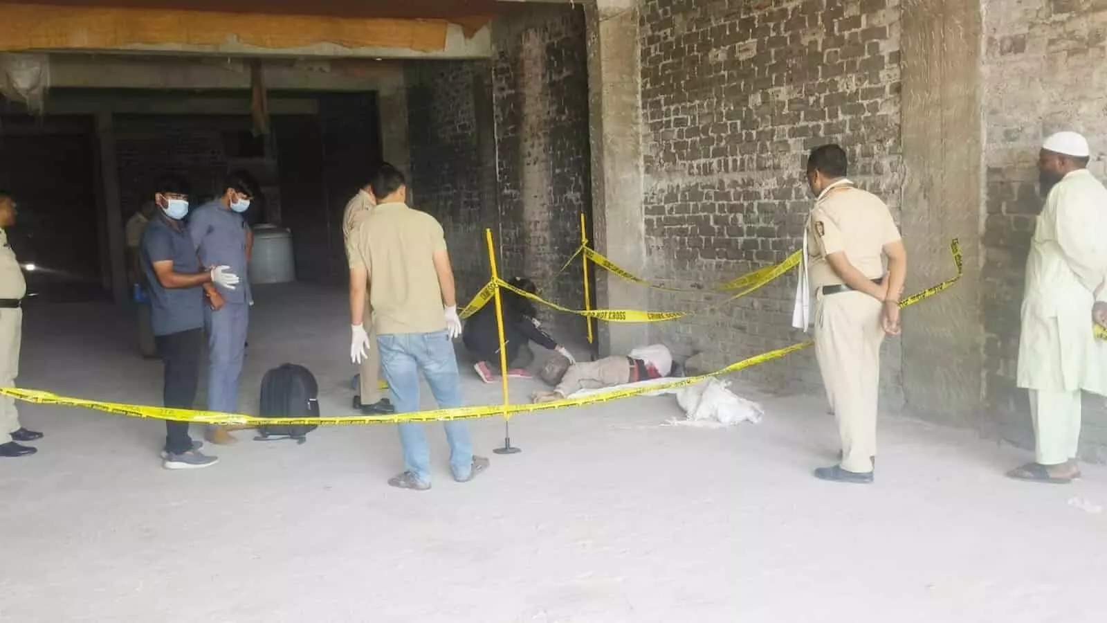 बदनापुर मर्डर: देवगांव फाटा पर अज्ञात व्यक्ति की हत्या, पुलिस जांच शुरू बदनापुर मर्डर: देवगांव फाटा पर अज्ञात व्यक्ति की हत्या, पुलिस जांच शुरू