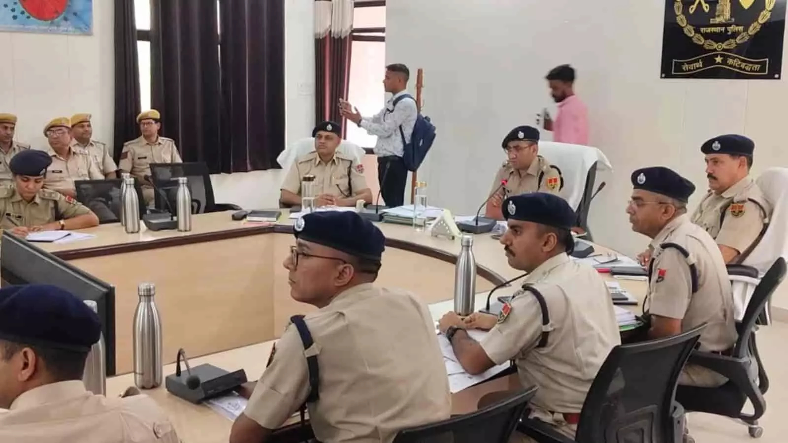 टोंक: एसपी राजेश मीणा ने की क्राइम मीटिंग, अपराधियों पर सख्त कार्रवाई के निर्देश टोंक: एसपी राजेश मीणा ने की क्राइम मीटिंग, अपराधियों पर सख्त कार्रवाई के निर्देश