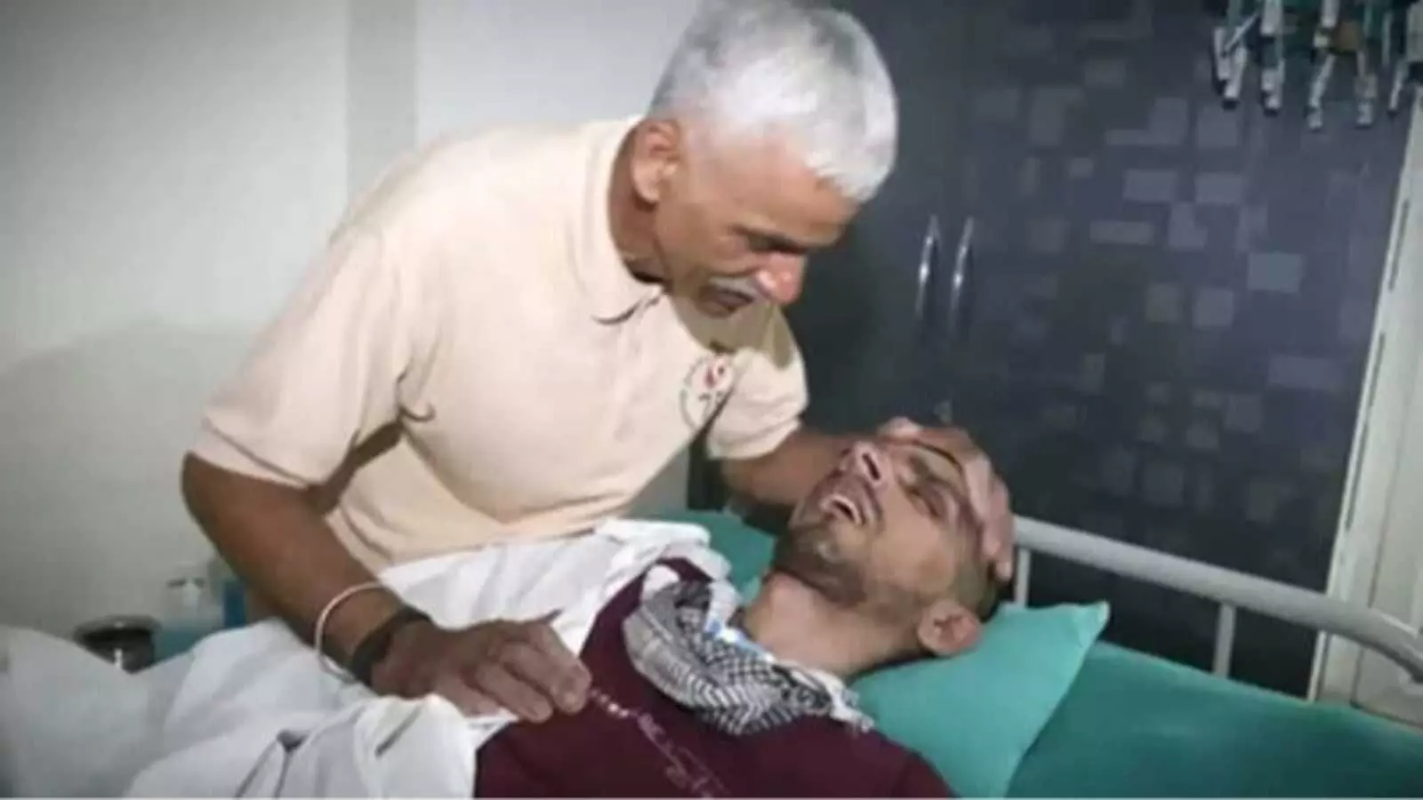 भारत का सर्वोच्च न्यायालय भवन नई दिल्ली जहां गरिमापूर्ण मृत्यु के अधिकार पर ऐतिहासिक फैसला सुनाया गया। भारत का सर्वोच्च न्यायालय भवन नई दिल्ली जहां गरिमापूर्ण मृत्यु के अधिकार पर ऐतिहासिक फैसला सुनाया गया।