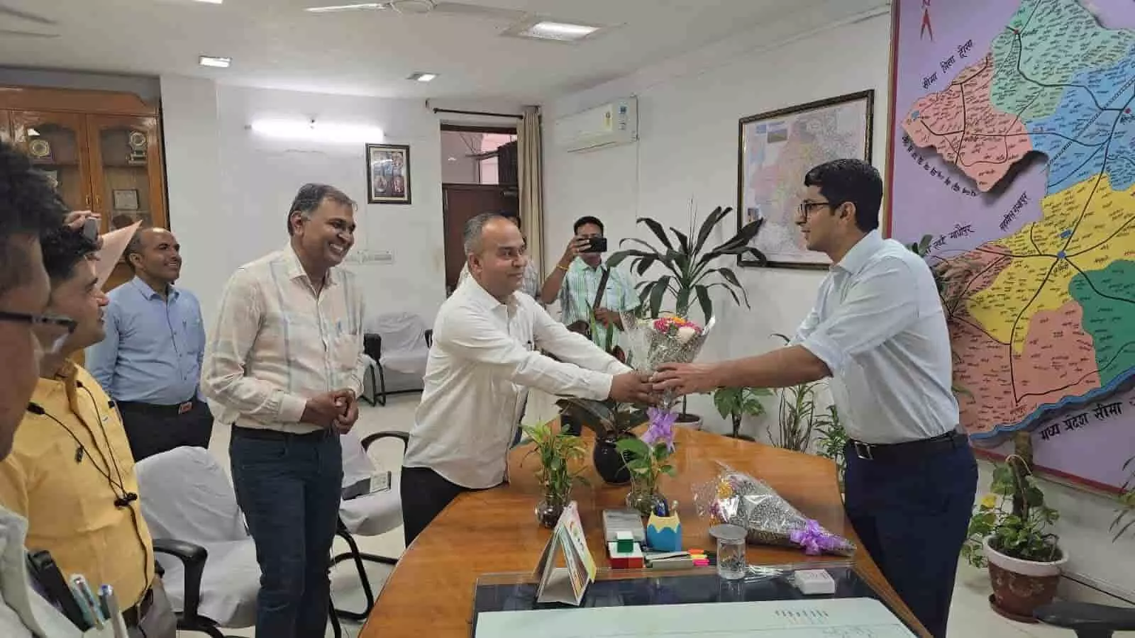 करौली जिला कलेक्टर अक्षय गोदारा ने संभाला कार्यभार, सरकारी योजनाओं पर दिया जोर