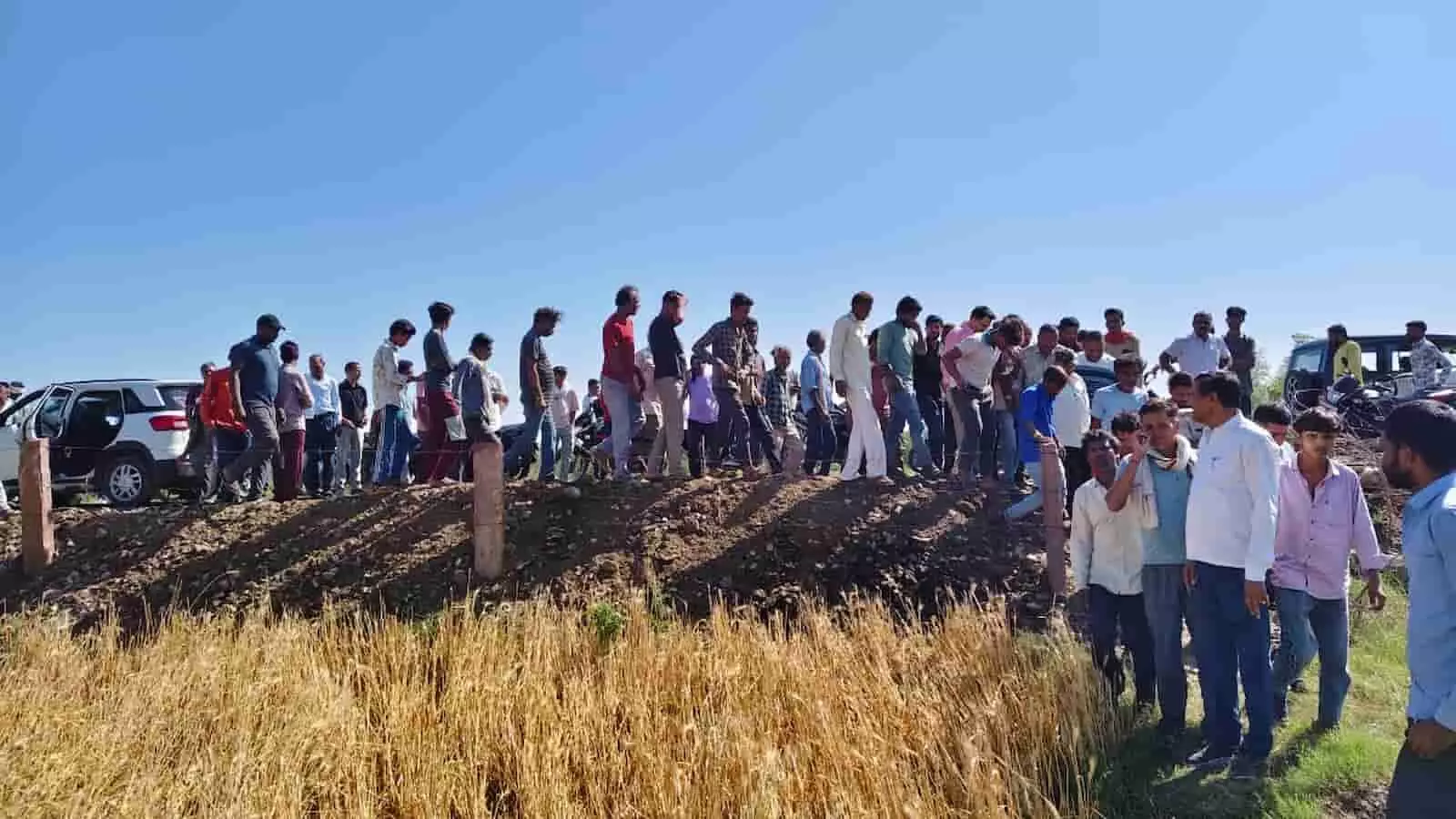 बारां-अटरू: ओलावृष्टि से फसल खराबी का विधायक राधेश्याम बेरवा ने लिया जायजा बारां-अटरू: ओलावृष्टि से फसल खराबी का विधायक राधेश्याम बेरवा ने लिया जायजा