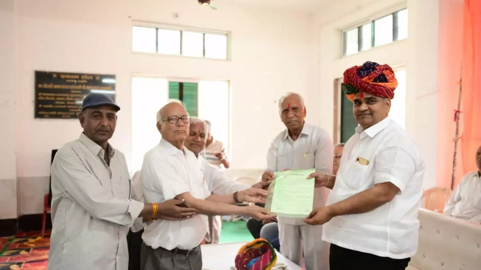 सहकारिता मंत्री गौतम दक ने पेंशनर समाज भवन हेतु 5 लाख की सहायता दी