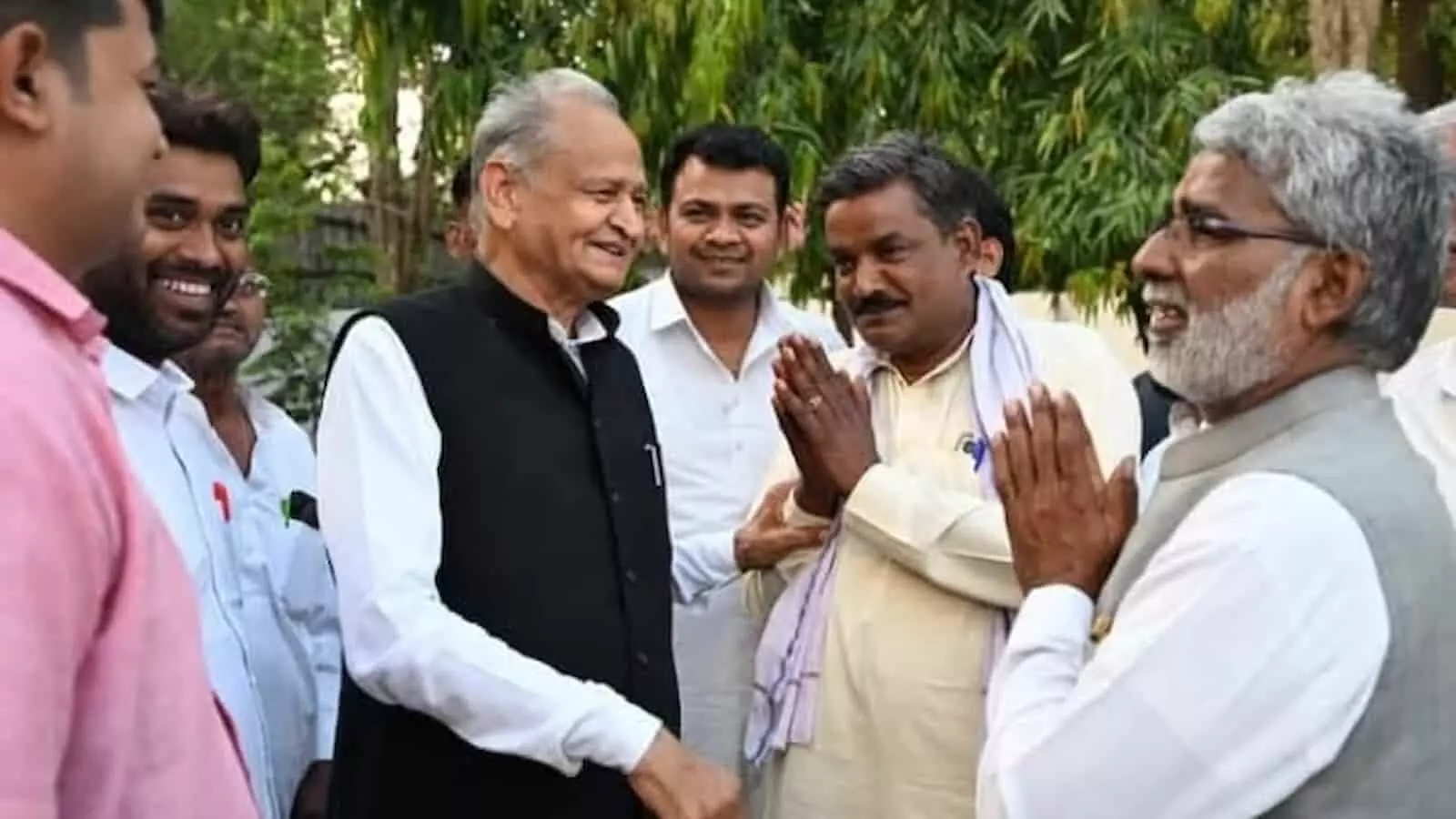 भुसावर में सैनी समाज का सामूहिक विवाह सम्मेलन, पूर्व सीएम गहलोत को मिला निमंत्रण भुसावर में सैनी समाज का सामूहिक विवाह सम्मेलन, पूर्व सीएम गहलोत को मिला निमंत्रण