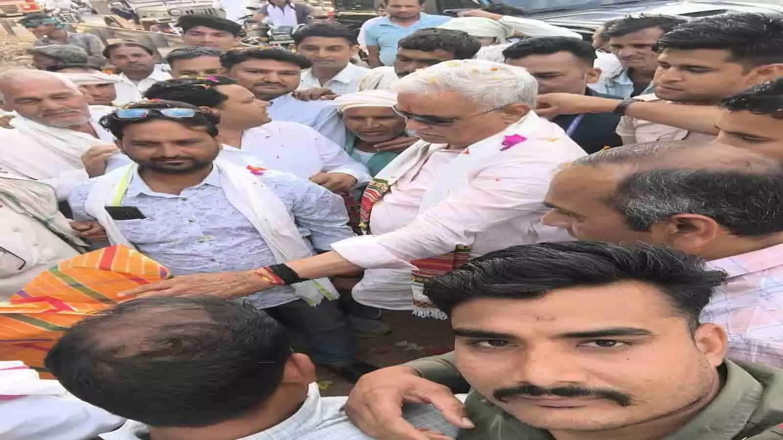 डॉ. किरोड़ी लाल मीणा का भुसावर दौरा: झारौटी गांव में हुआ भव्य स्वागत डॉ. किरोड़ी लाल मीणा का भुसावर दौरा: झारौटी गांव में हुआ भव्य स्वागत
