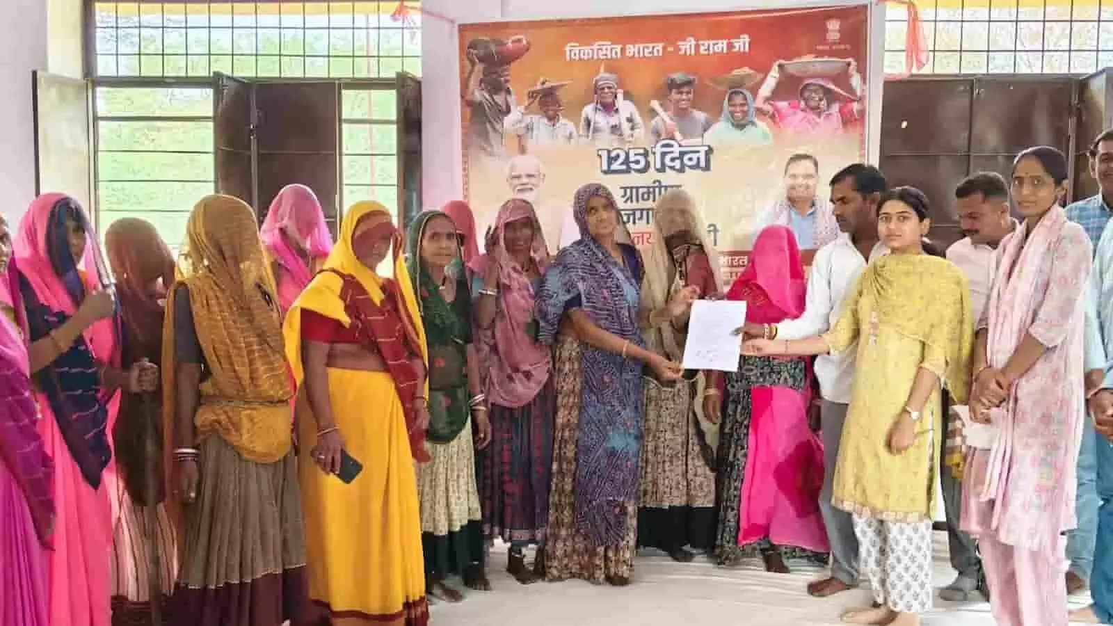 खेमपुर में विशेष ग्राम सभा का आयोजन, महिलाओं ने उठाई पेयजल और रोजगार की मांग खेमपुर में विशेष ग्राम सभा का आयोजन, महिलाओं ने उठाई पेयजल और रोजगार की मांग