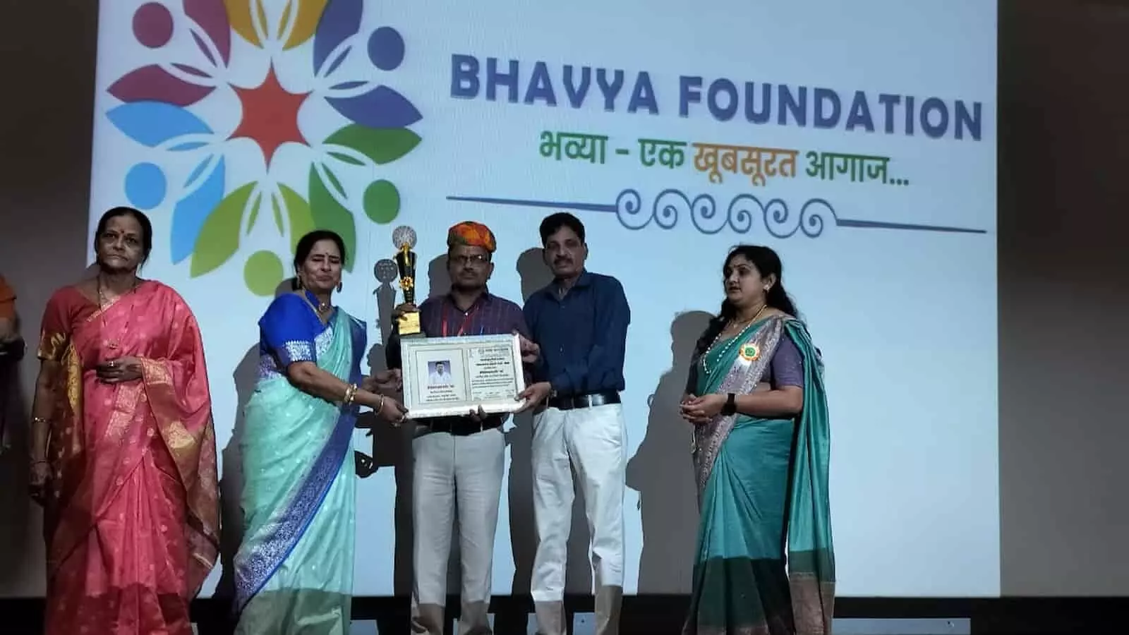 कवि व्यग्र पाण्डे को जयपुर में मिला ग्लोबल डायमंड आइकॉन अवार्ड-2026 कवि व्यग्र पाण्डे को जयपुर में मिला ग्लोबल डायमंड आइकॉन अवार्ड-2026