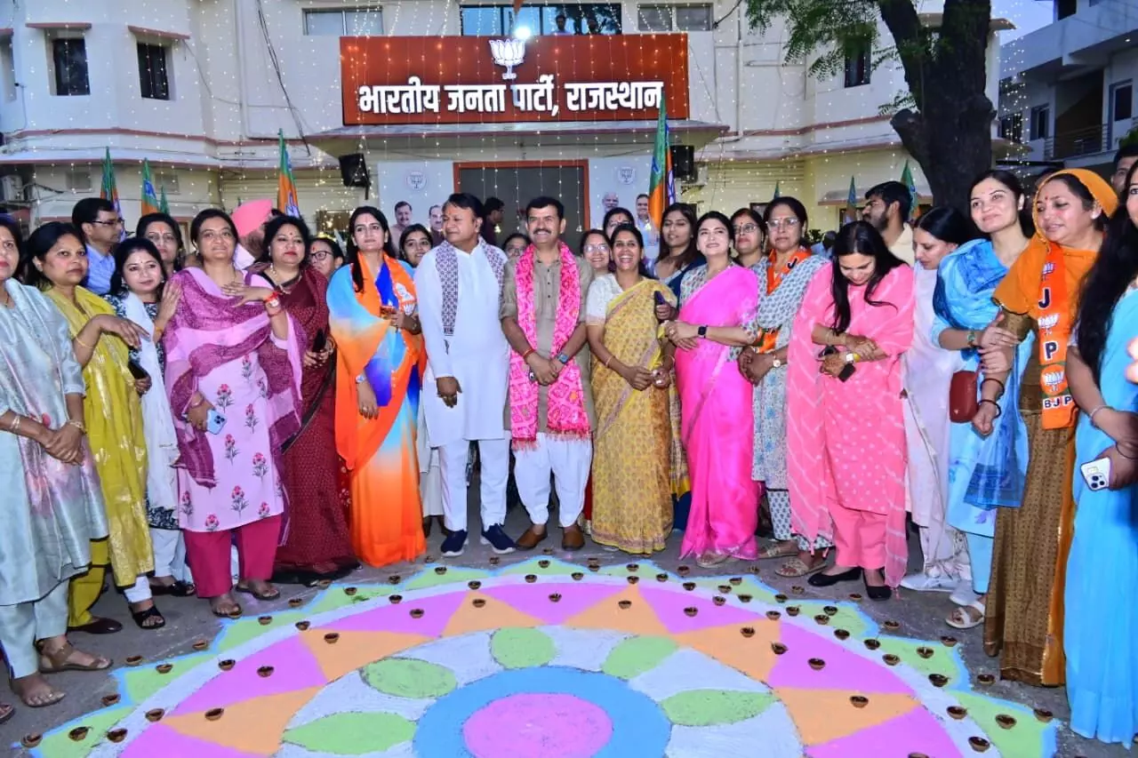 भाजपा स्थापना दिवस: जयपुर प्रदेश कार्यालय में दीपोत्सव और भव्य आतिशबाजी भाजपा स्थापना दिवस: जयपुर प्रदेश कार्यालय में दीपोत्सव और भव्य आतिशबाजी