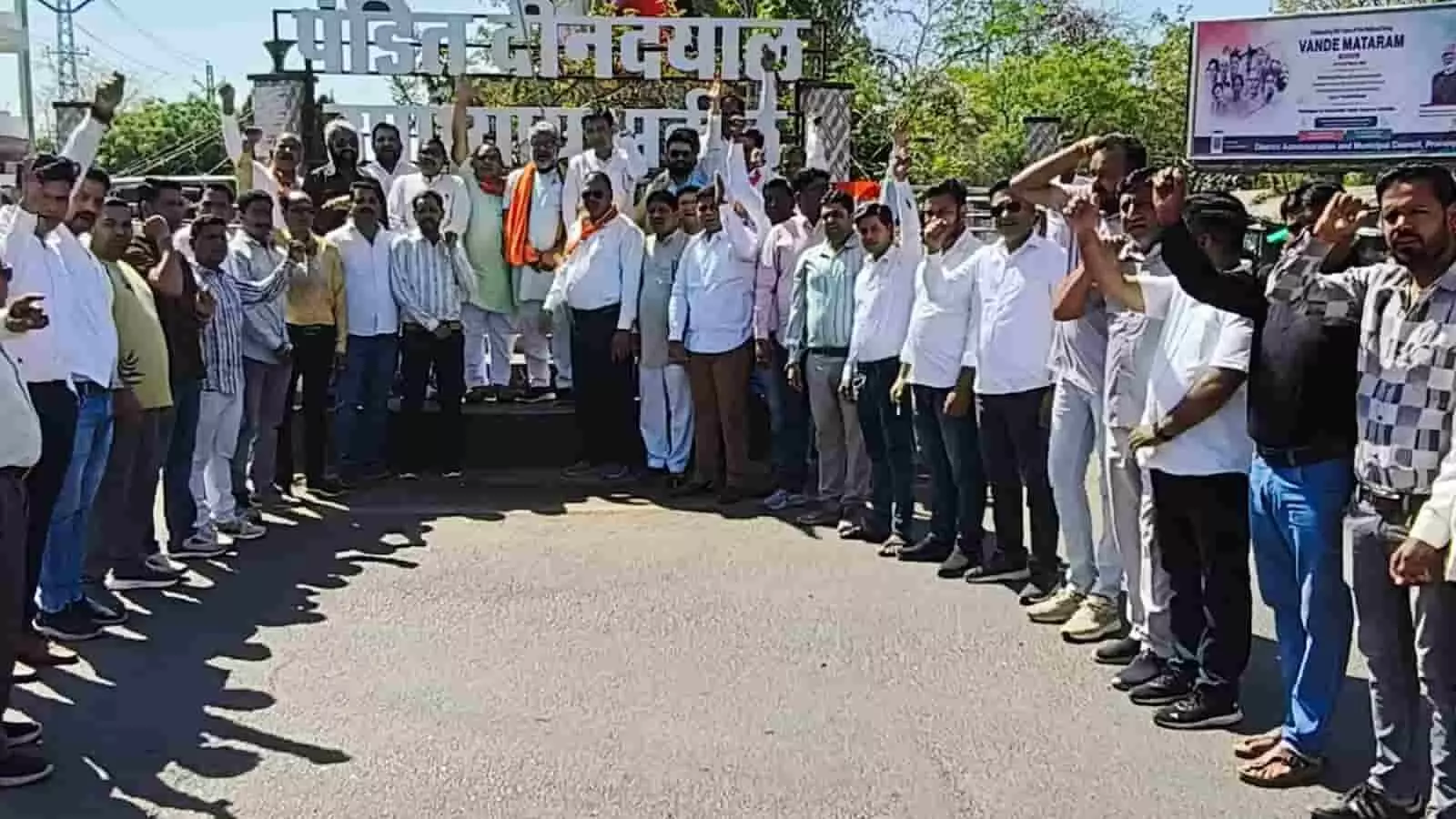 प्रतापागढ़: अंत्योदय संकल्प के साथ भाजपा ने मनाया 47वां स्थापना दिवस प्रतापागढ़: अंत्योदय संकल्प के साथ भाजपा ने मनाया 47वां स्थापना दिवस