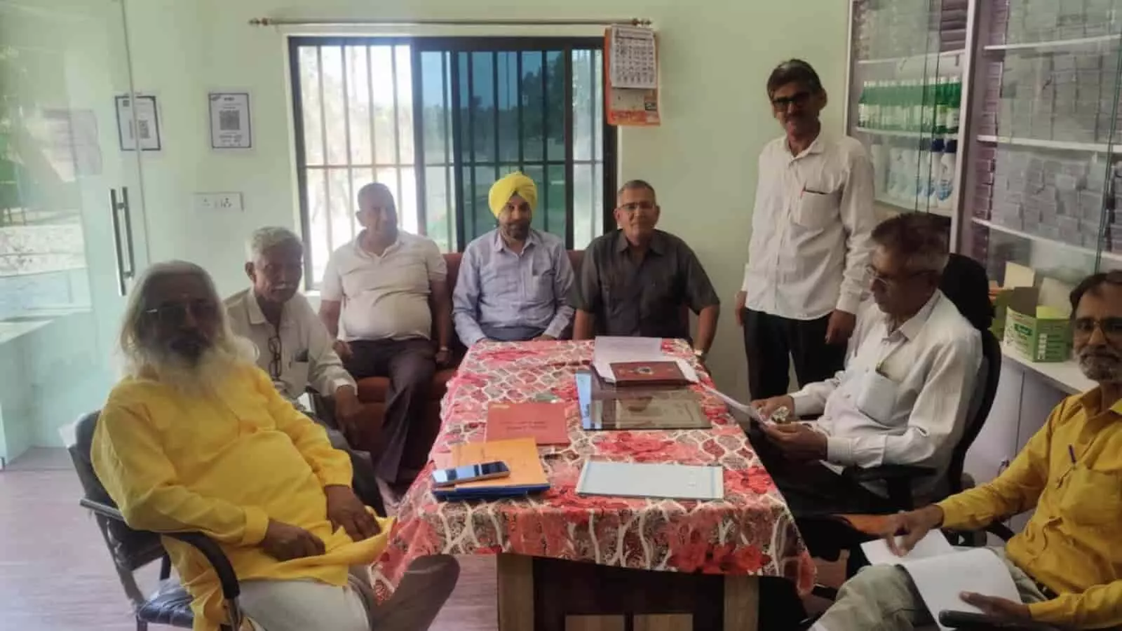स्वरूपगंज: श्री काशी विश्वनाथ गौशाला में प्रशासनिक टीम ने किया निरीक्षण स्वरूपगंज: श्री काशी विश्वनाथ गौशाला में प्रशासनिक टीम ने किया निरीक्षण