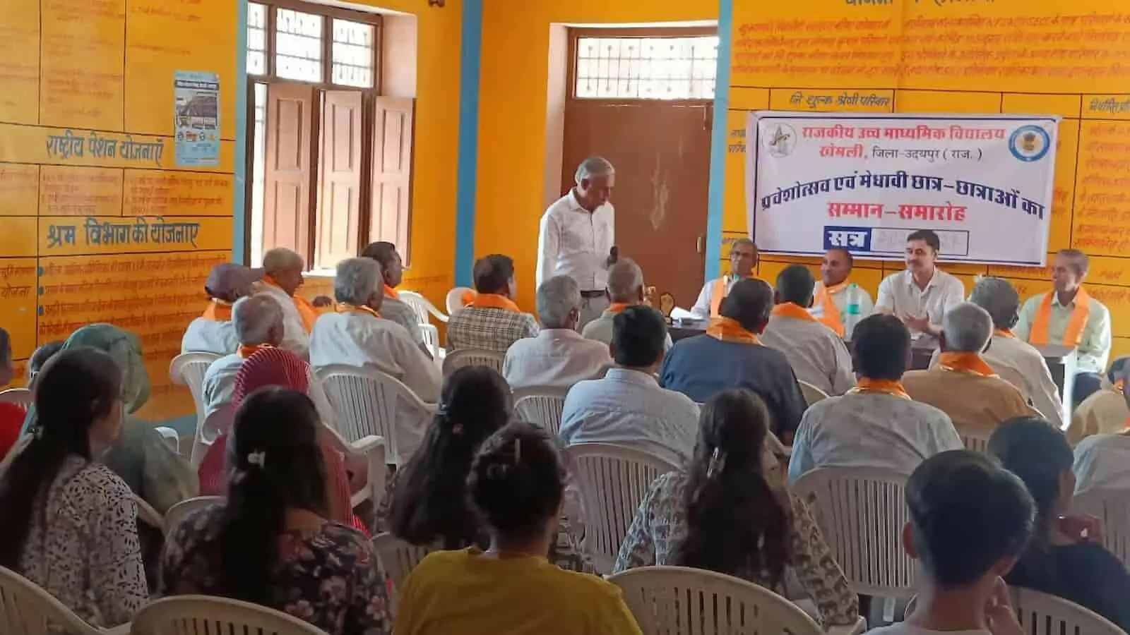 खेमली: प्रतिभावान छात्रों का सम्मान और नियमित स्कूल भेजने की शपथ खेमली: प्रतिभावान छात्रों का सम्मान और नियमित स्कूल भेजने की शपथ