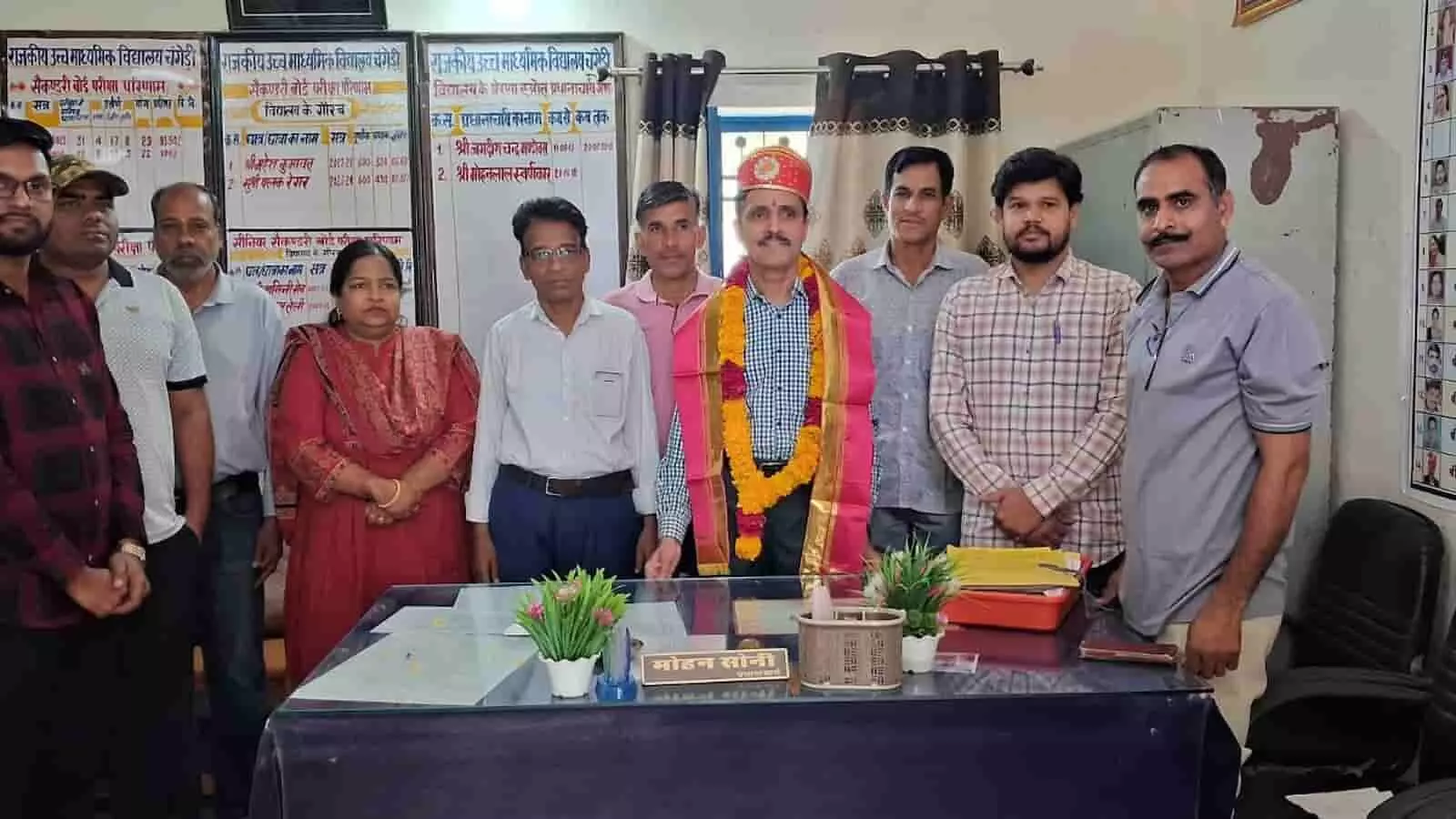 चंगेड़ी: यूके की यात्रा से लौटे प्रधानाचार्य मोहनलाल स्वर्णकार का स्वागत चंगेड़ी: यूके की यात्रा से लौटे प्रधानाचार्य मोहनलाल स्वर्णकार का स्वागत