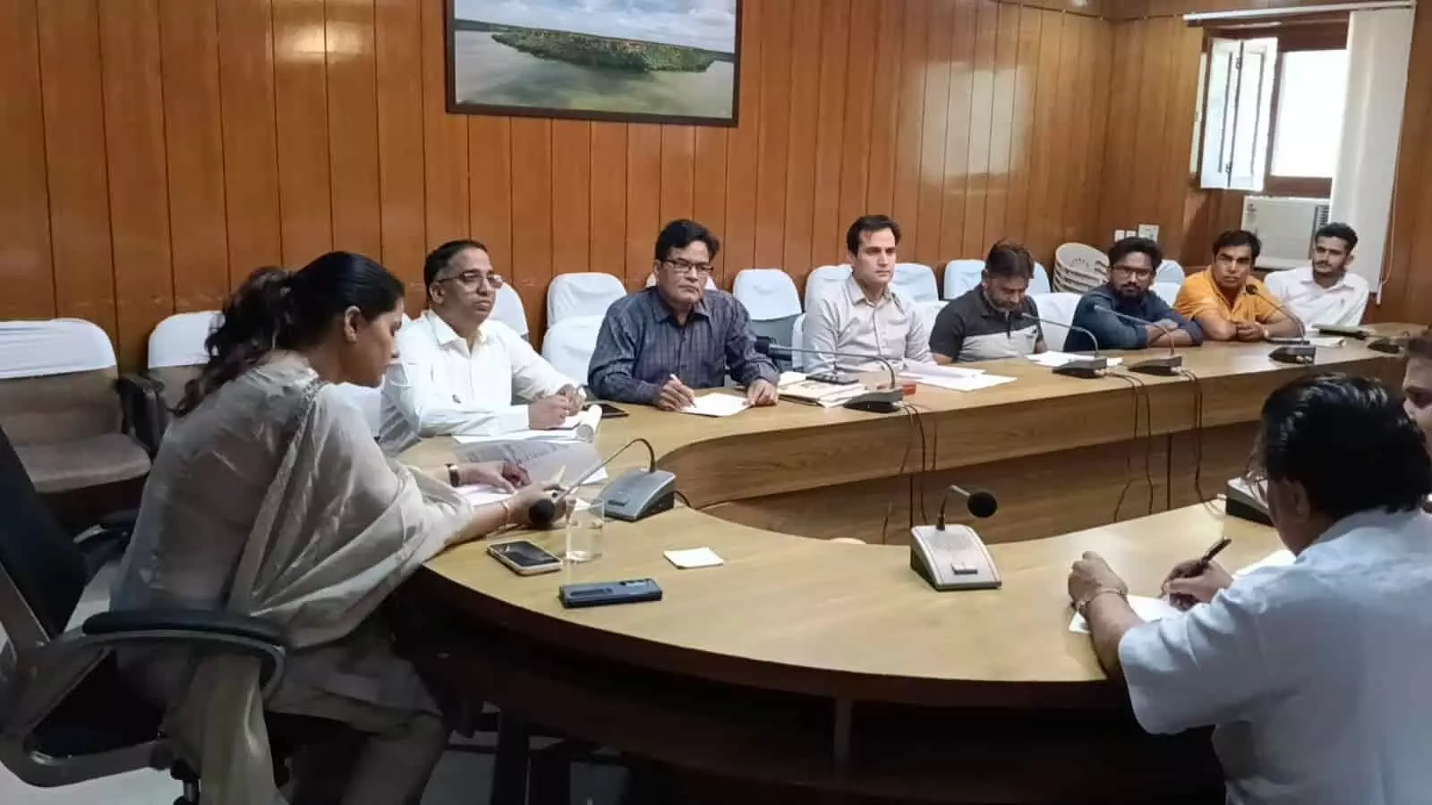 चित्तौड़गढ़: जिला कलक्टर ने की गेहूं खरीद और एलपीजी आपूर्ति की समीक्षा
