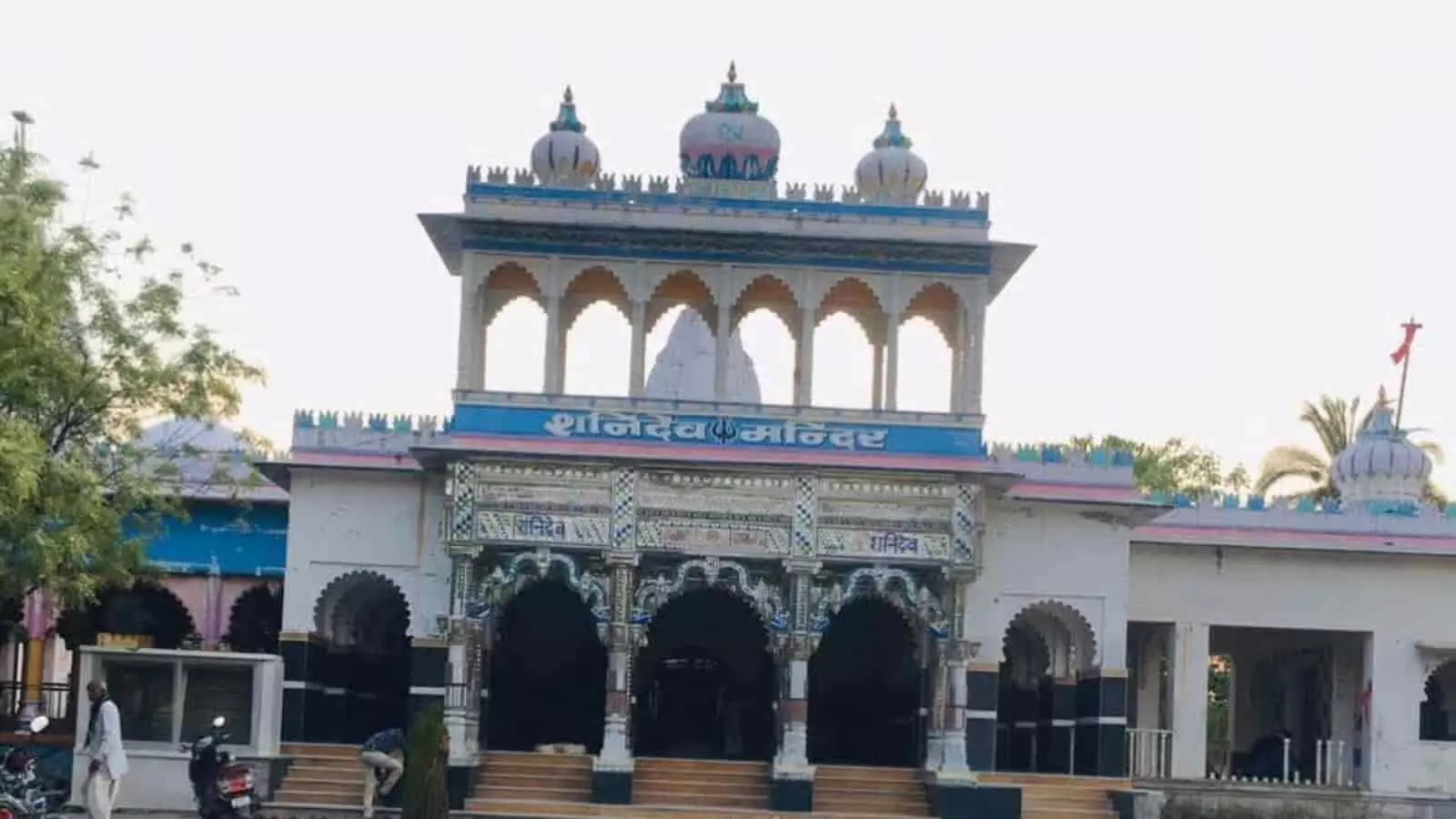 चित्तौड़गढ़ के डूंगला में स्थित शनिदेव मंदिर परिसर का मुख्य प्रवेश द्वार जहां मेले का आयोजन होना है।