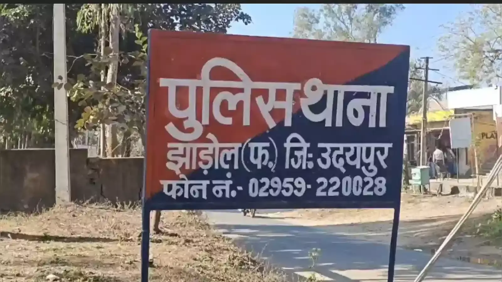 उंडावेला हाइवे पर तलवार लेकर राहगीरों को धमकाने के आरोप में पकड़ा गया युवक संजय। उंडावेला हाइवे पर तलवार लेकर राहगीरों को धमकाने के आरोप में पकड़ा गया युवक संजय।