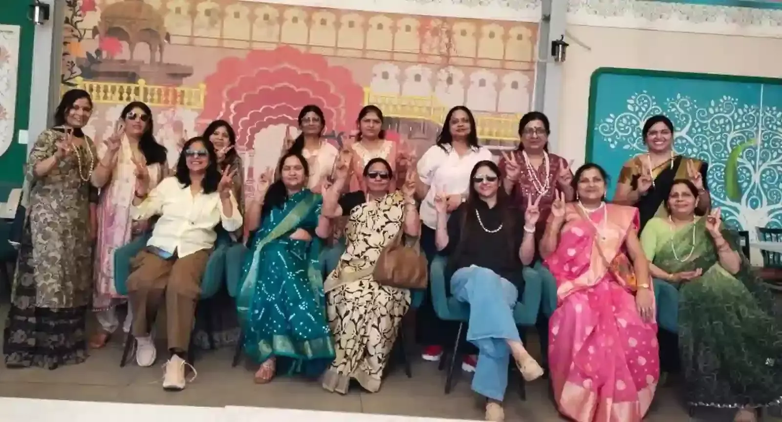 होटल विंग्स भरतपुर में लायंस क्लब की महिला सदस्यों द्वारा तनाव मुक्त जीवन हेतु आयोजित कार्यक्रम। होटल विंग्स भरतपुर में लायंस क्लब की महिला सदस्यों द्वारा तनाव मुक्त जीवन हेतु आयोजित कार्यक्रम।