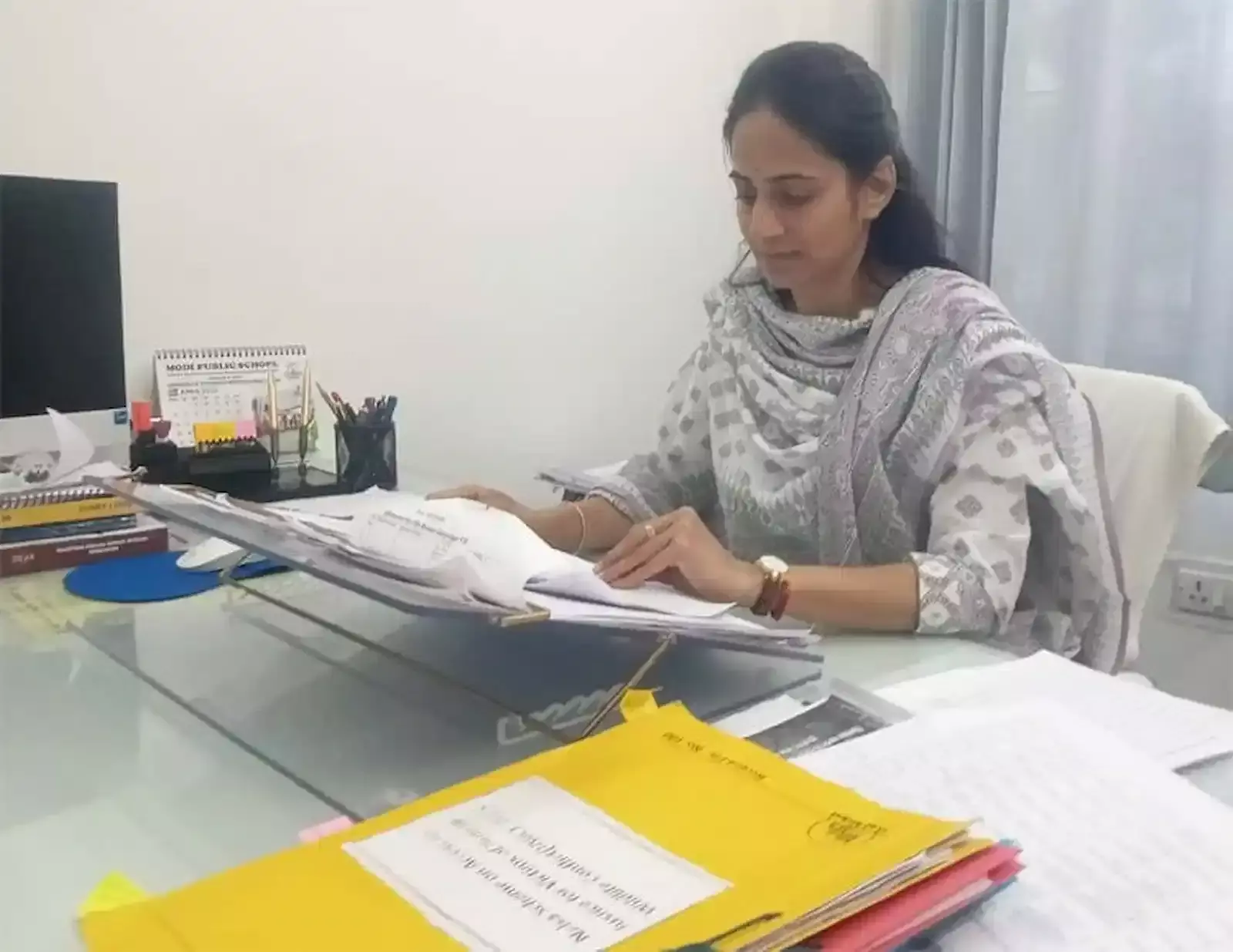 कोटा के सरकारी स्कूल में विद्यार्थियों के लिए लगा विधिक जागरूकता शिकायत बॉक्स और जागरूक छात्र समूह। कोटा के सरकारी स्कूल में विद्यार्थियों के लिए लगा विधिक जागरूकता शिकायत बॉक्स और जागरूक छात्र समूह।