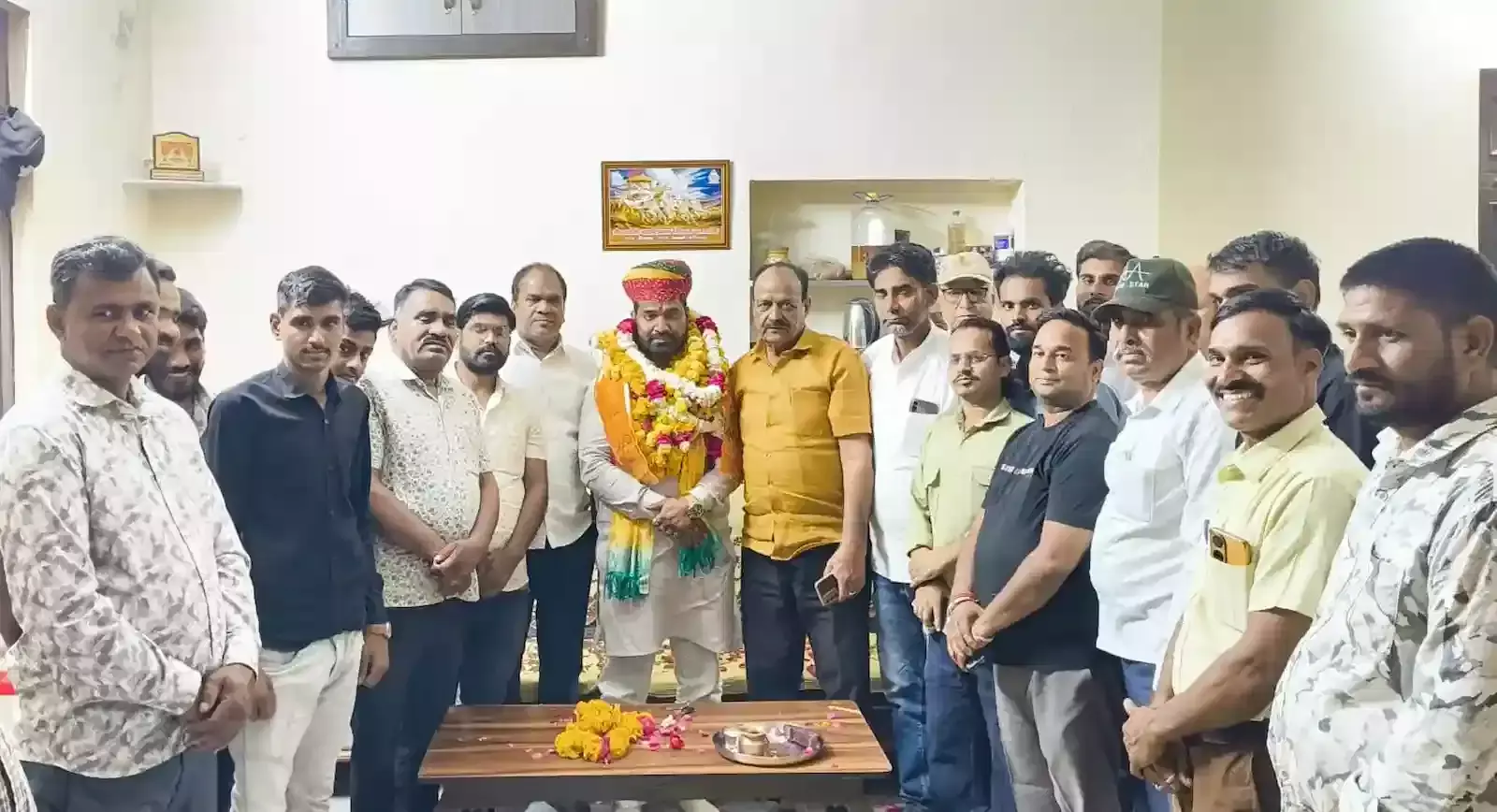 बोरखेड़ा में भाजपा नेता अशोक मीणा को पगड़ी और माला पहनाकर सम्मानित करते महावीर सिंह शेखावत और पुलिस कल्याण समिति के सदस्य। बोरखेड़ा में भाजपा नेता अशोक मीणा को पगड़ी और माला पहनाकर सम्मानित करते महावीर सिंह शेखावत और पुलिस कल्याण समिति के सदस्य।