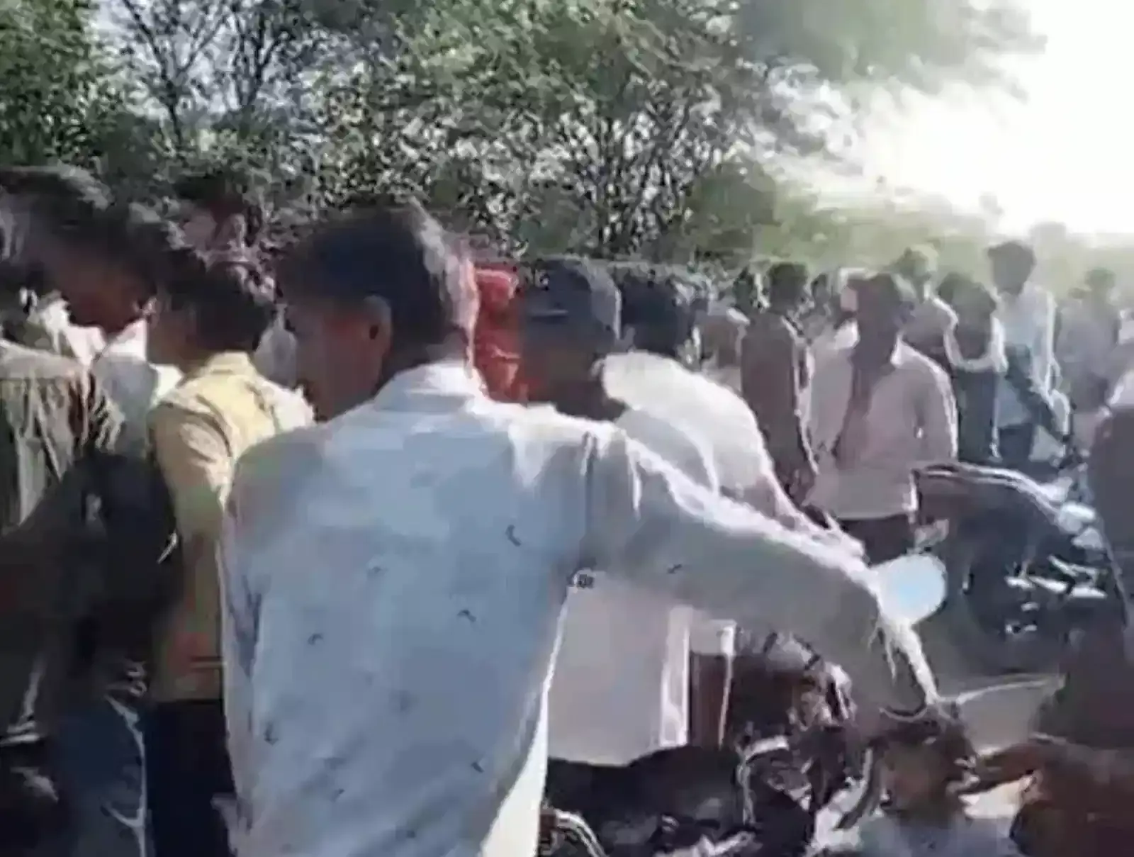 भीलवाड़ा के शिव मंदिर में ज्योतिबा फुले जयंती की तैयारी बैठक करते माली समाज के पदाधिकारी। भीलवाड़ा के शिव मंदिर में ज्योतिबा फुले जयंती की तैयारी बैठक करते माली समाज के पदाधिकारी।
