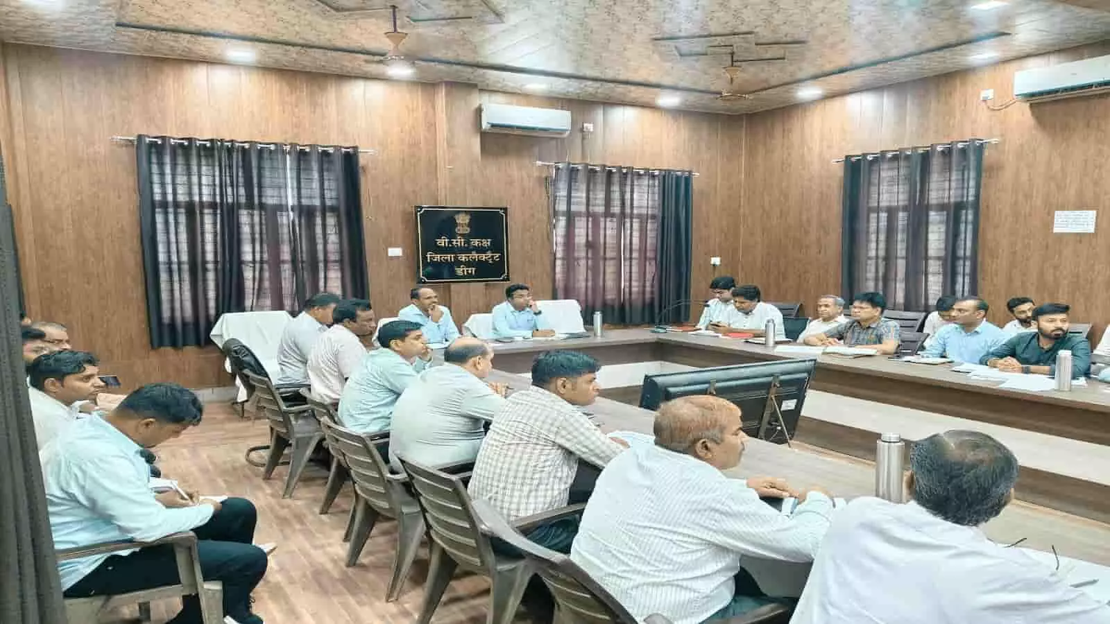 डीग: जिला कलेक्टर मयंक मनीष ने की बजट घोषणाओं और पेयजल व्यवस्था की समीक्षा डीग: जिला कलेक्टर मयंक मनीष ने की बजट घोषणाओं और पेयजल व्यवस्था की समीक्षा