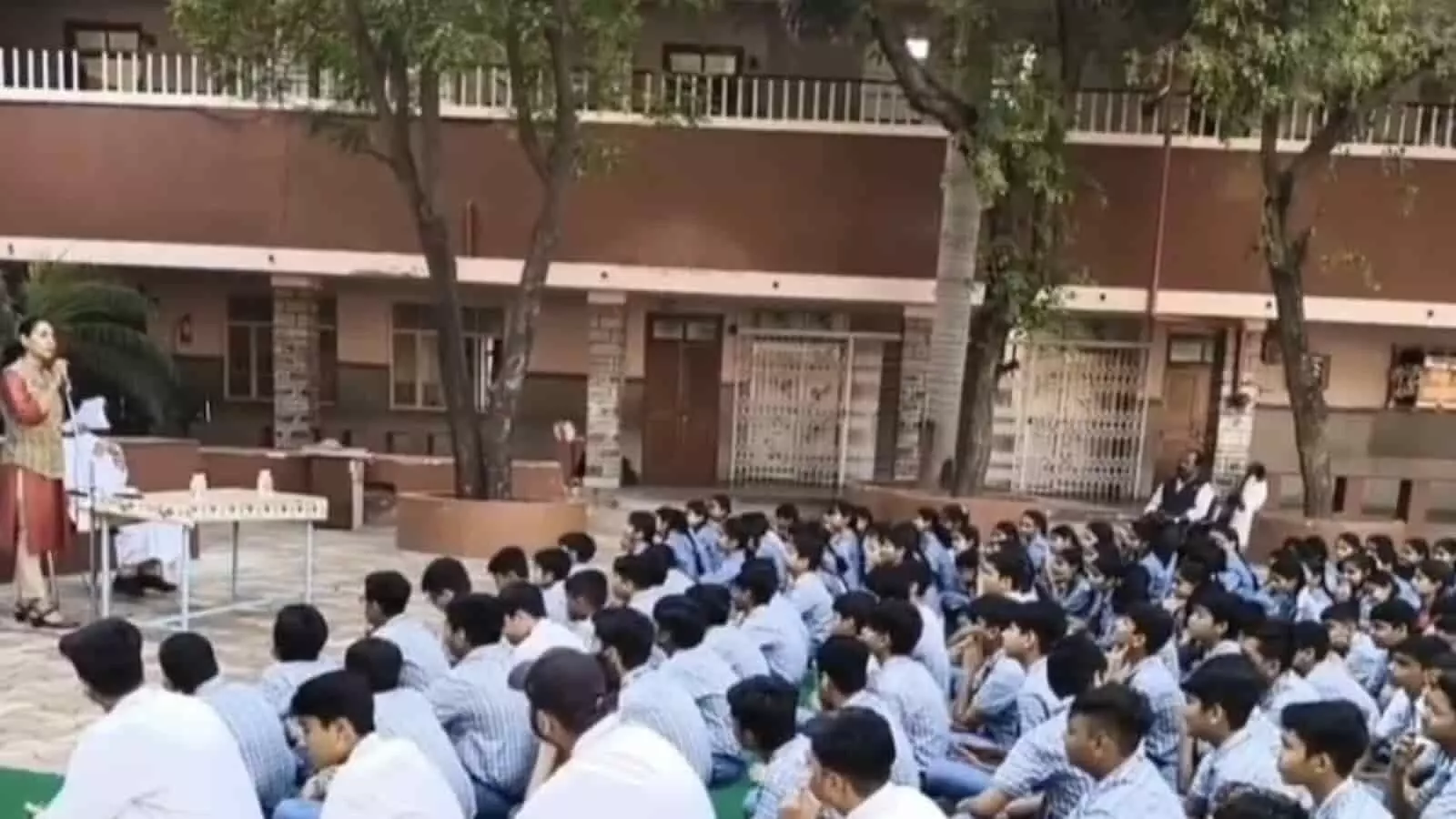 बारां: स्कूलों में न्यायिक अधिकारी दे रहे साइबर सुरक्षा के टिप्स बारां: स्कूलों में न्यायिक अधिकारी दे रहे साइबर सुरक्षा के टिप्स