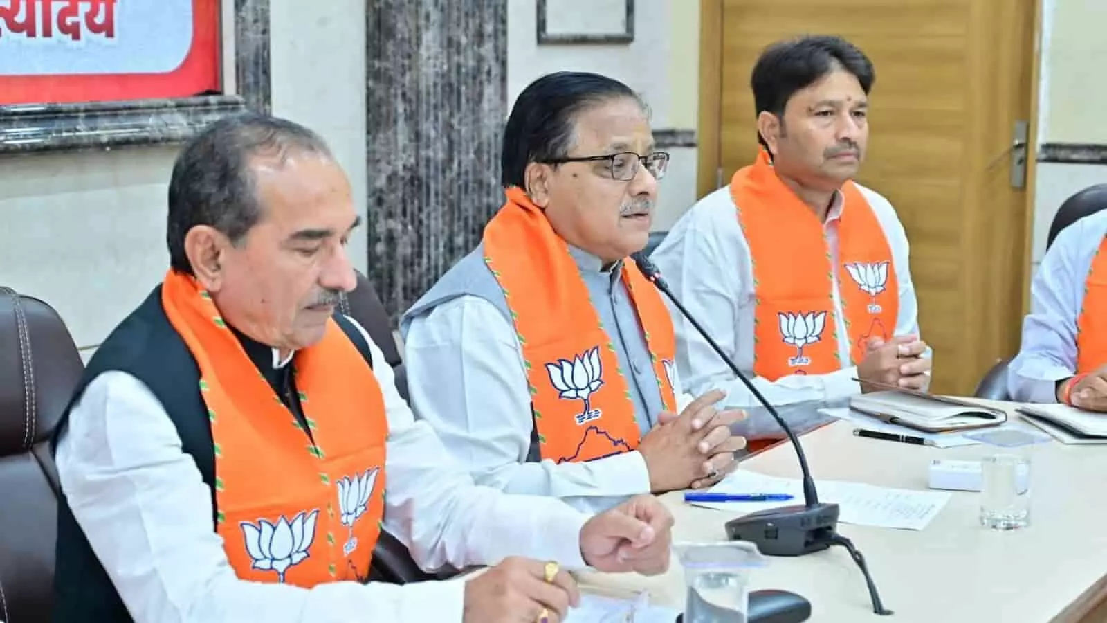 डॉ. राधा मोहनदास अग्रवाल का कांग्रेस पर प्रहार, भाजपा संगठन विस्तार पर चर्चा डॉ. राधा मोहनदास अग्रवाल का कांग्रेस पर प्रहार, भाजपा संगठन विस्तार पर चर्चा
